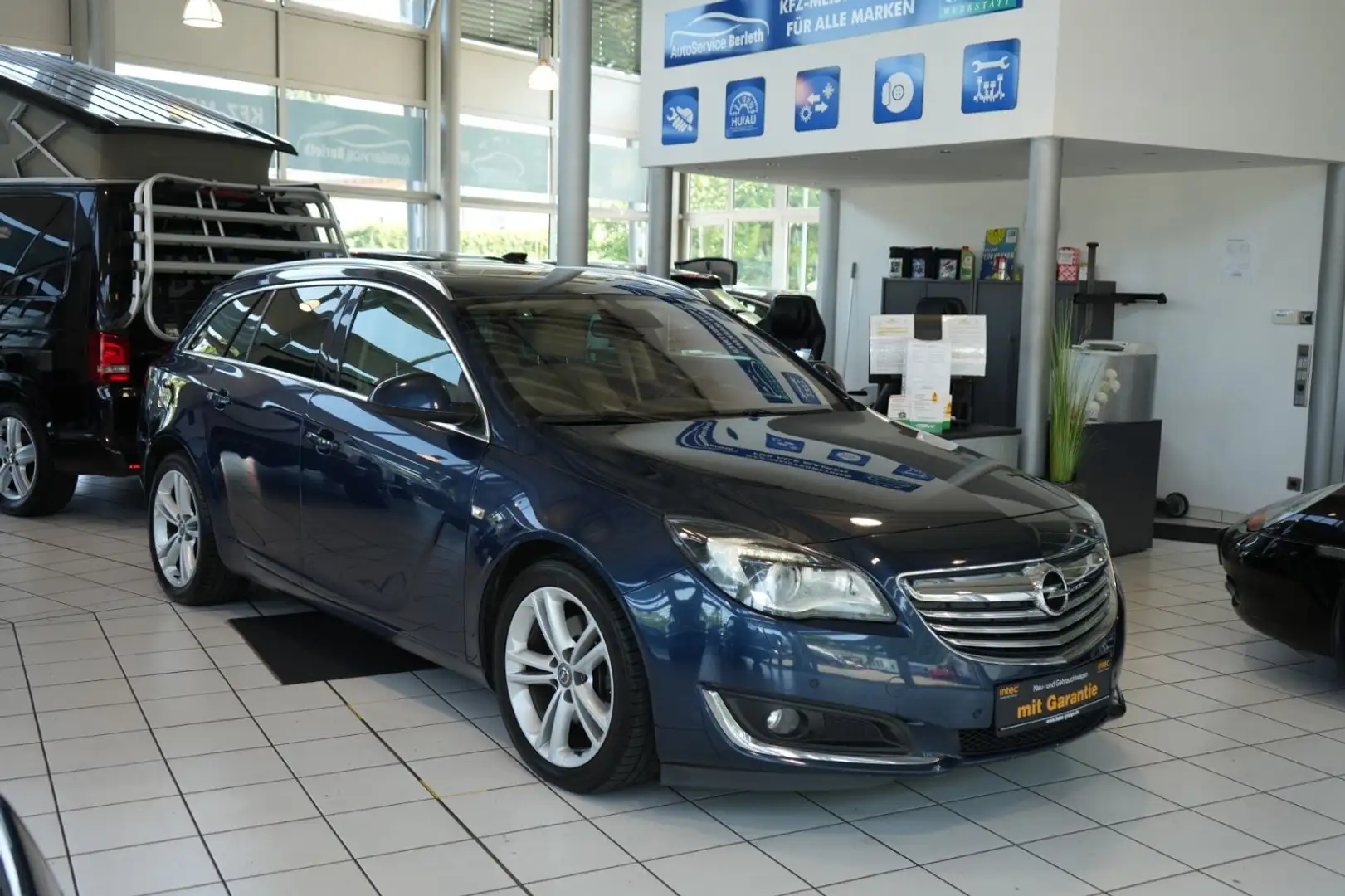 Opel Insignia A Sports Tourer Innovation Blau - 1