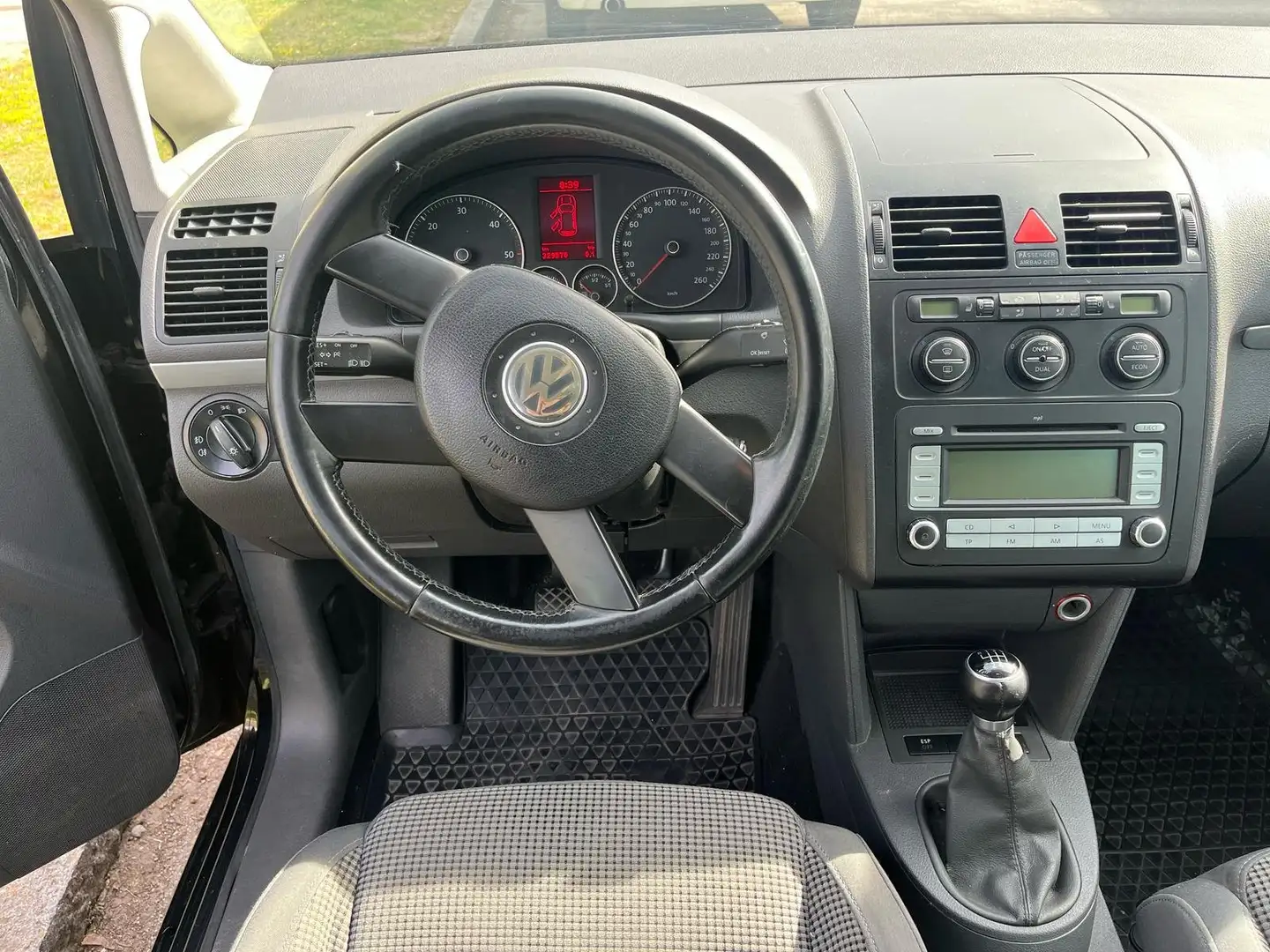 Volkswagen Touran Černá - 1