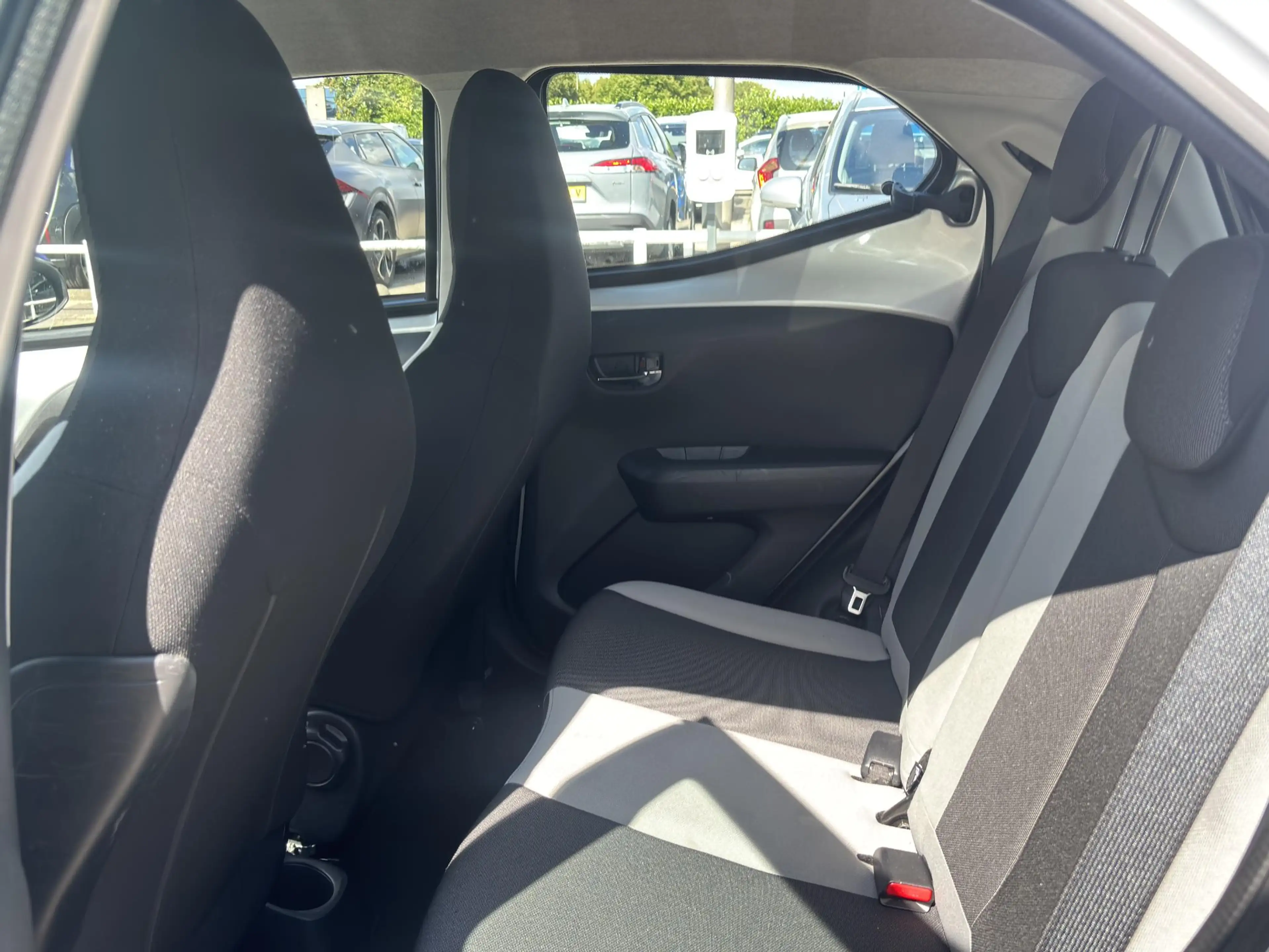 Toyota Aygo 1.0 VVT-i x-play — photo 3