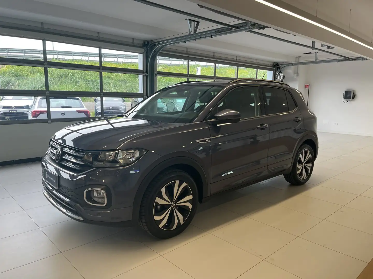 Volkswagen T-Cross 1.0 TSI SPORT 110 CV Grau - 1