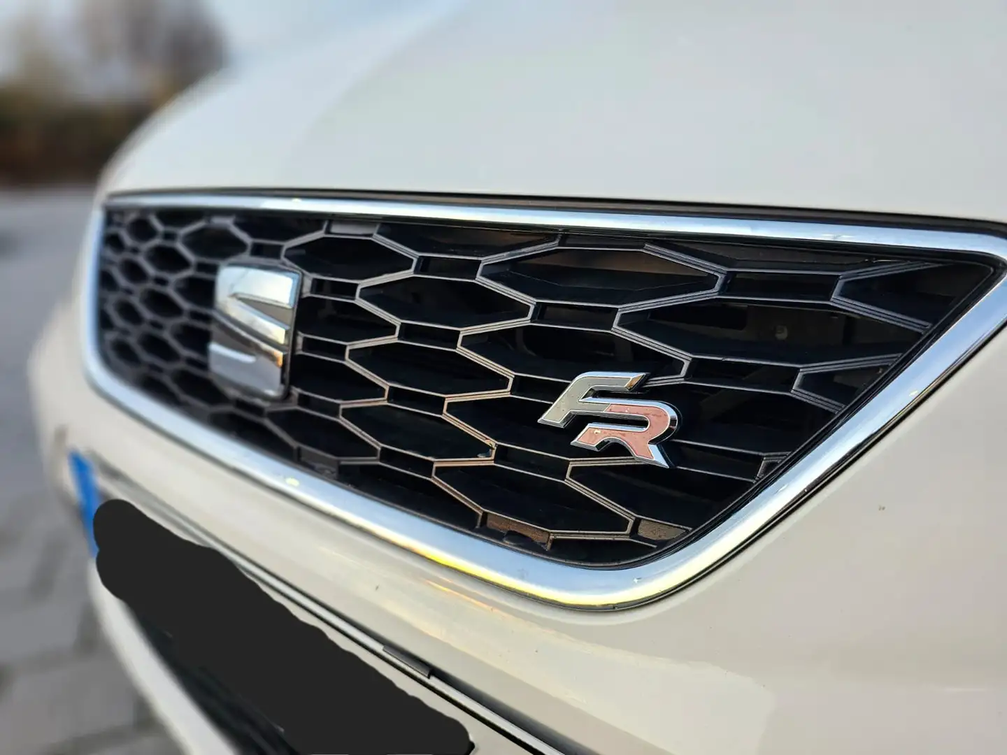 SEAT Leon Leon 2.0 TDI DPF Start/Stopp FR AHK / SHZ Weiß - 2