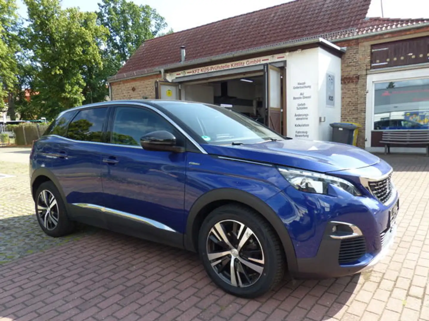 Peugeot 3008 1.6 GT Line Automatik Blau - 2