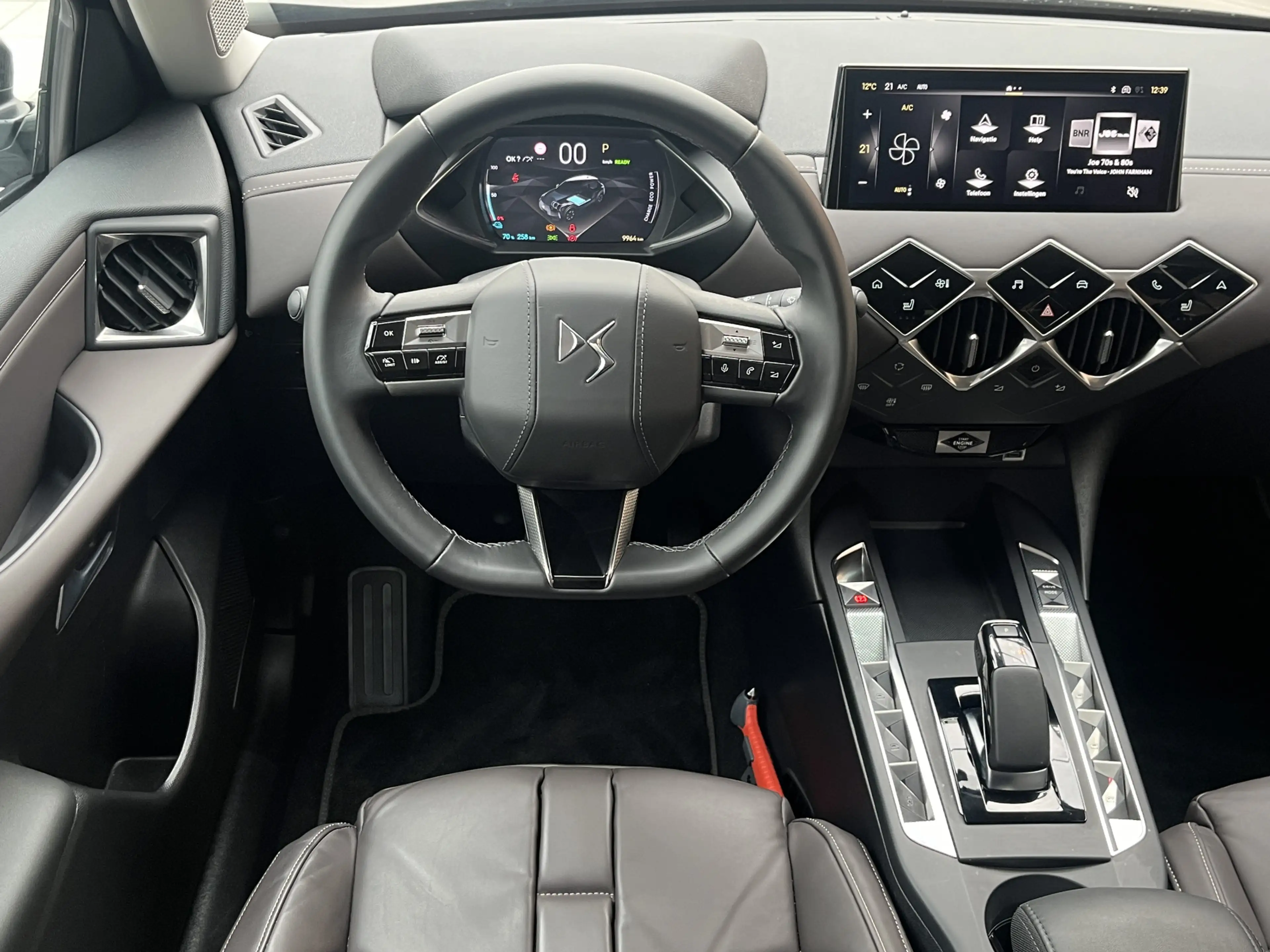 DS Automobiles DS 3 E-Tense Antoine de saint Exupéry 54 kWh | Camera r — photo 11
