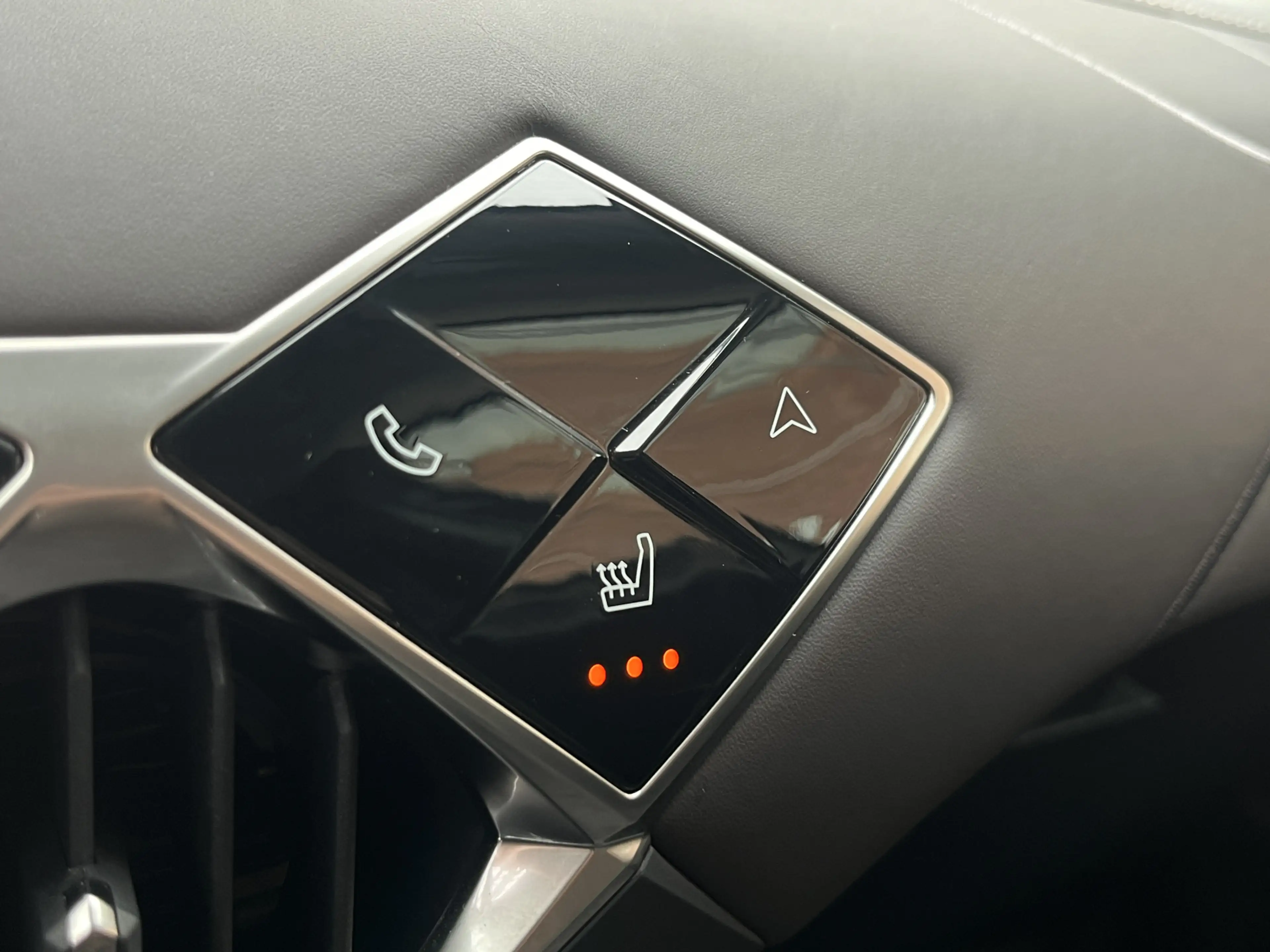 DS Automobiles DS 3 E-Tense Antoine de saint Exupéry 54 kWh | Camera r — photo 13