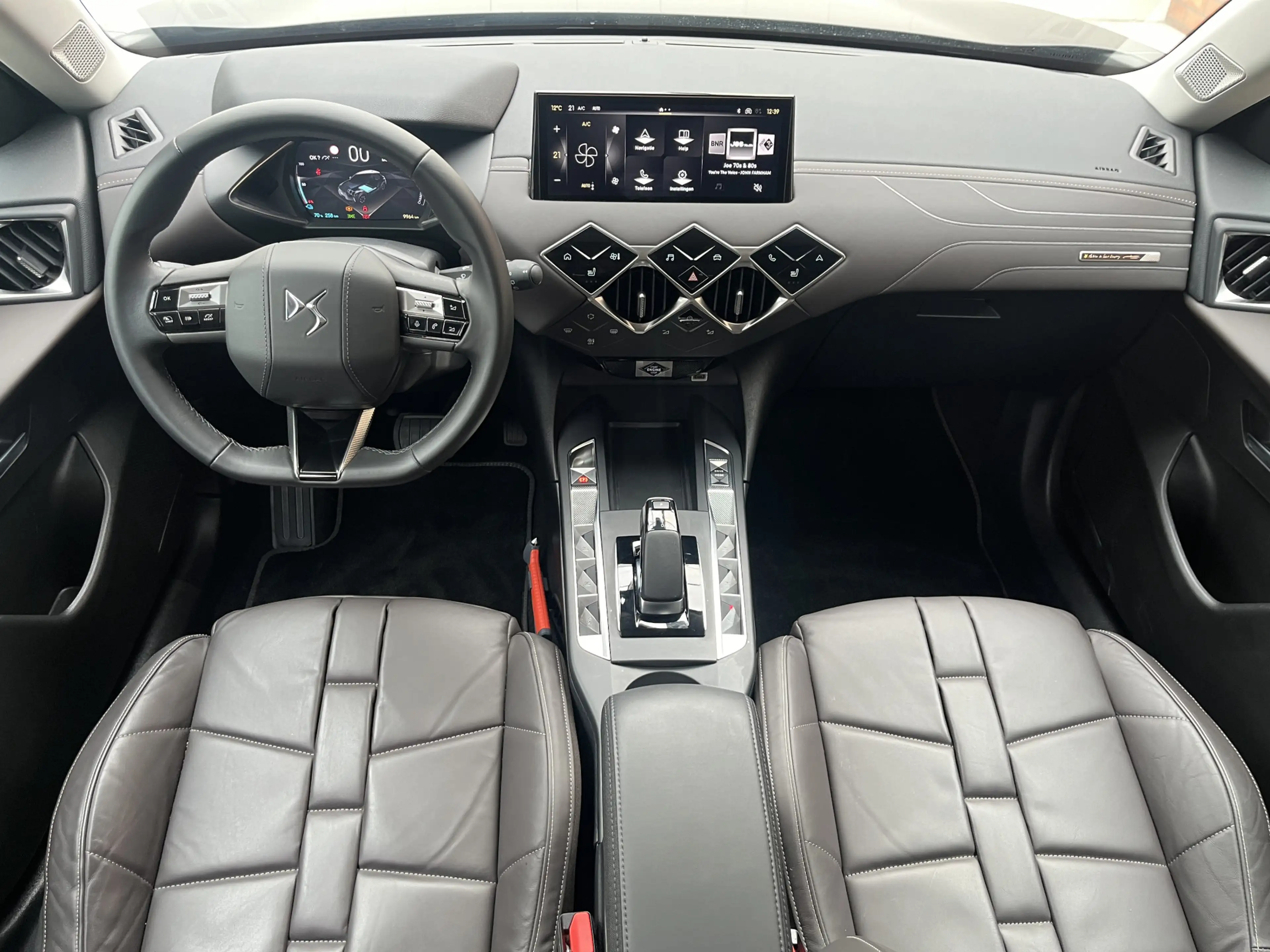 DS Automobiles DS 3 E-Tense Antoine de saint Exupéry 54 kWh | Camera r — photo 8