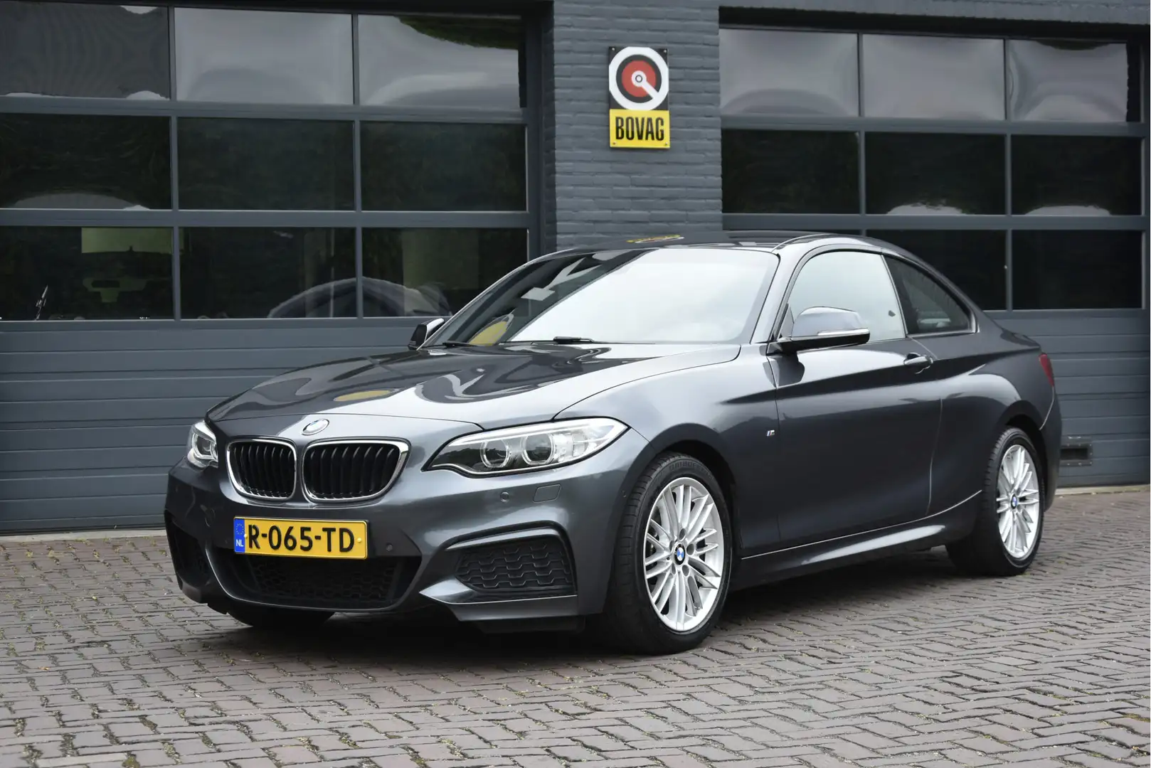 BMW 218 2-serie Coupé 218i M Sport Automaat Gris - 2