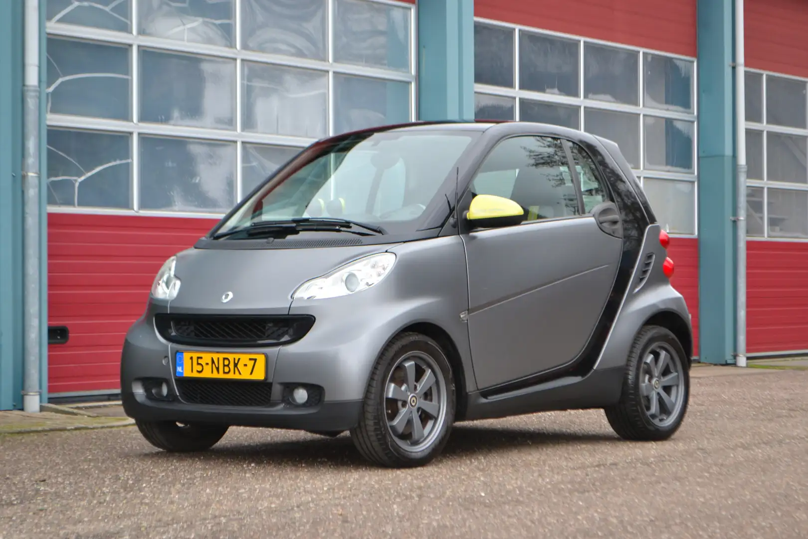 smart forTwo coupé 1.0 mhd Edition Grey Style! Zwart - 1
