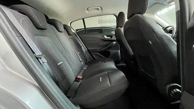 Ford Focus view 12