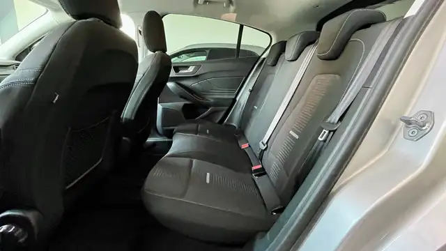 Ford Focus view 11