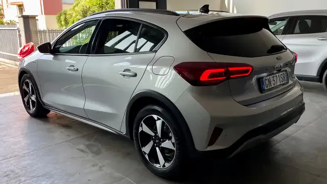 Ford Focus view 6