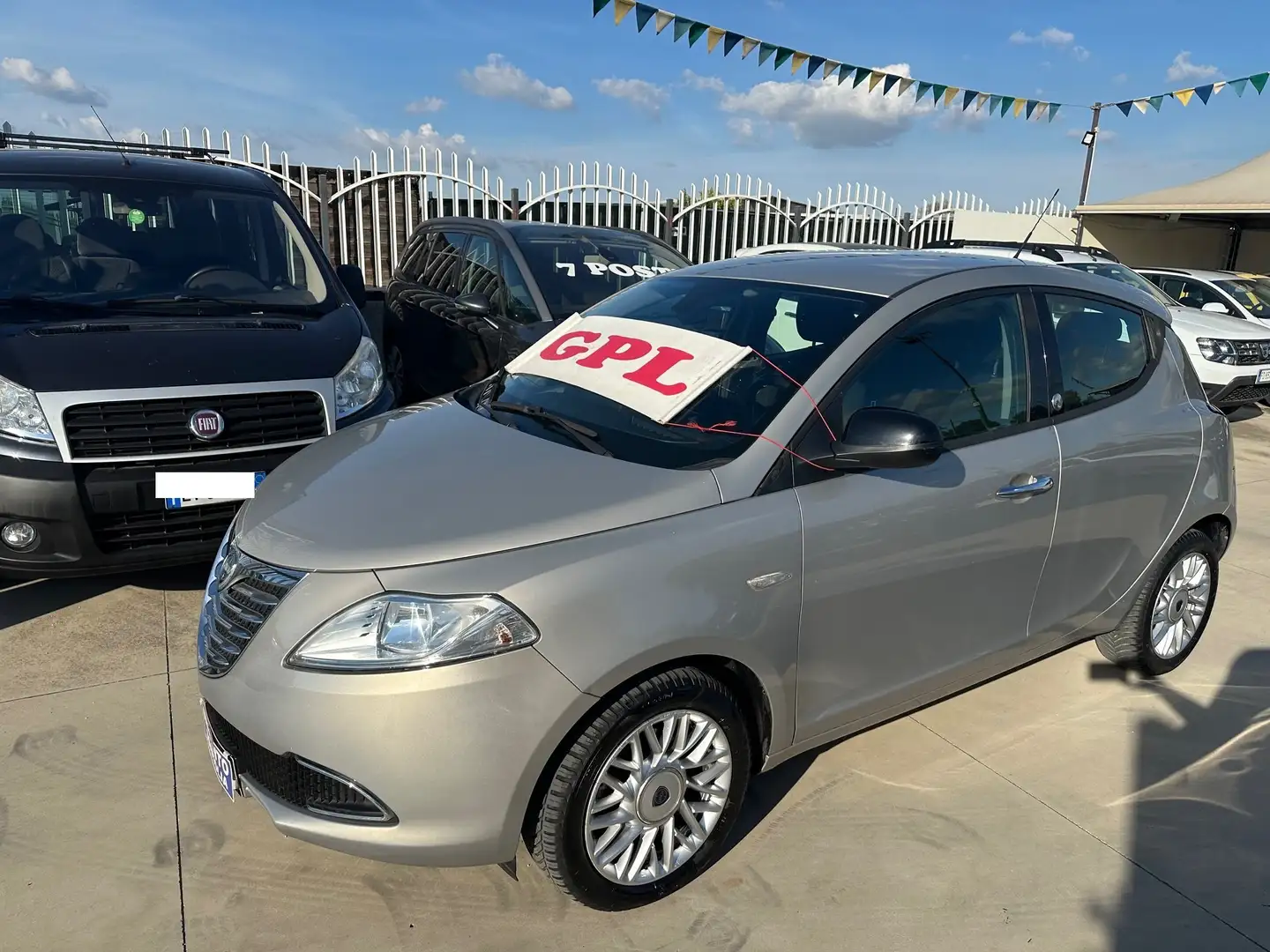 Lancia Ypsilon 1.2 8v Gold ecochic Gpl 69cv Grigio - 1