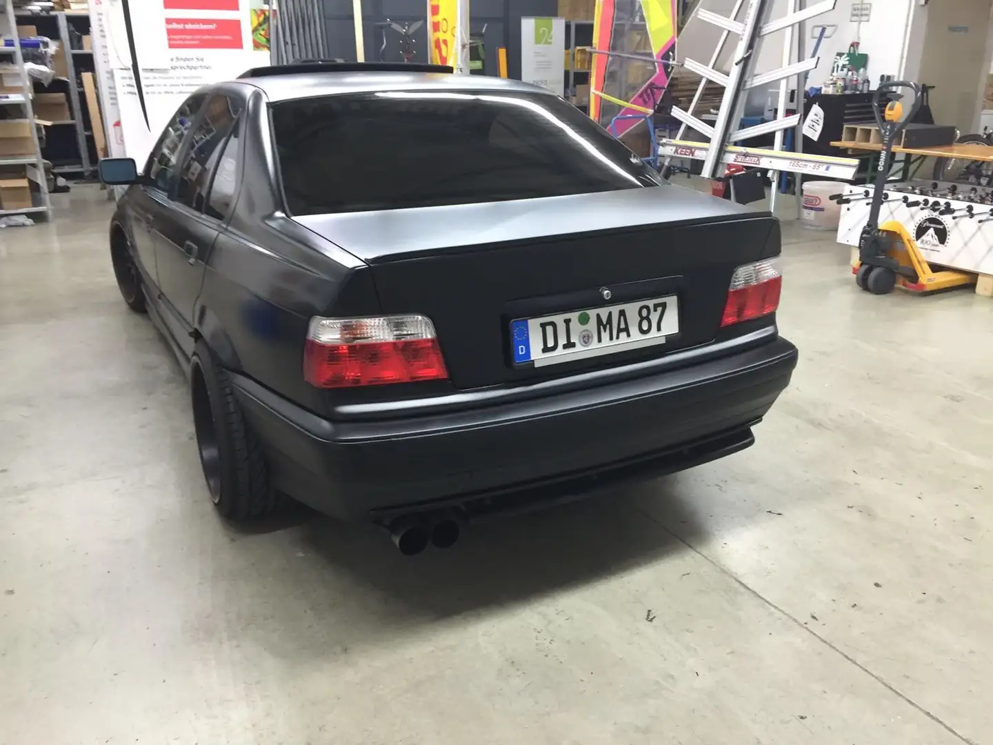 BMW 325 325i M-Paket Schwarz - 2