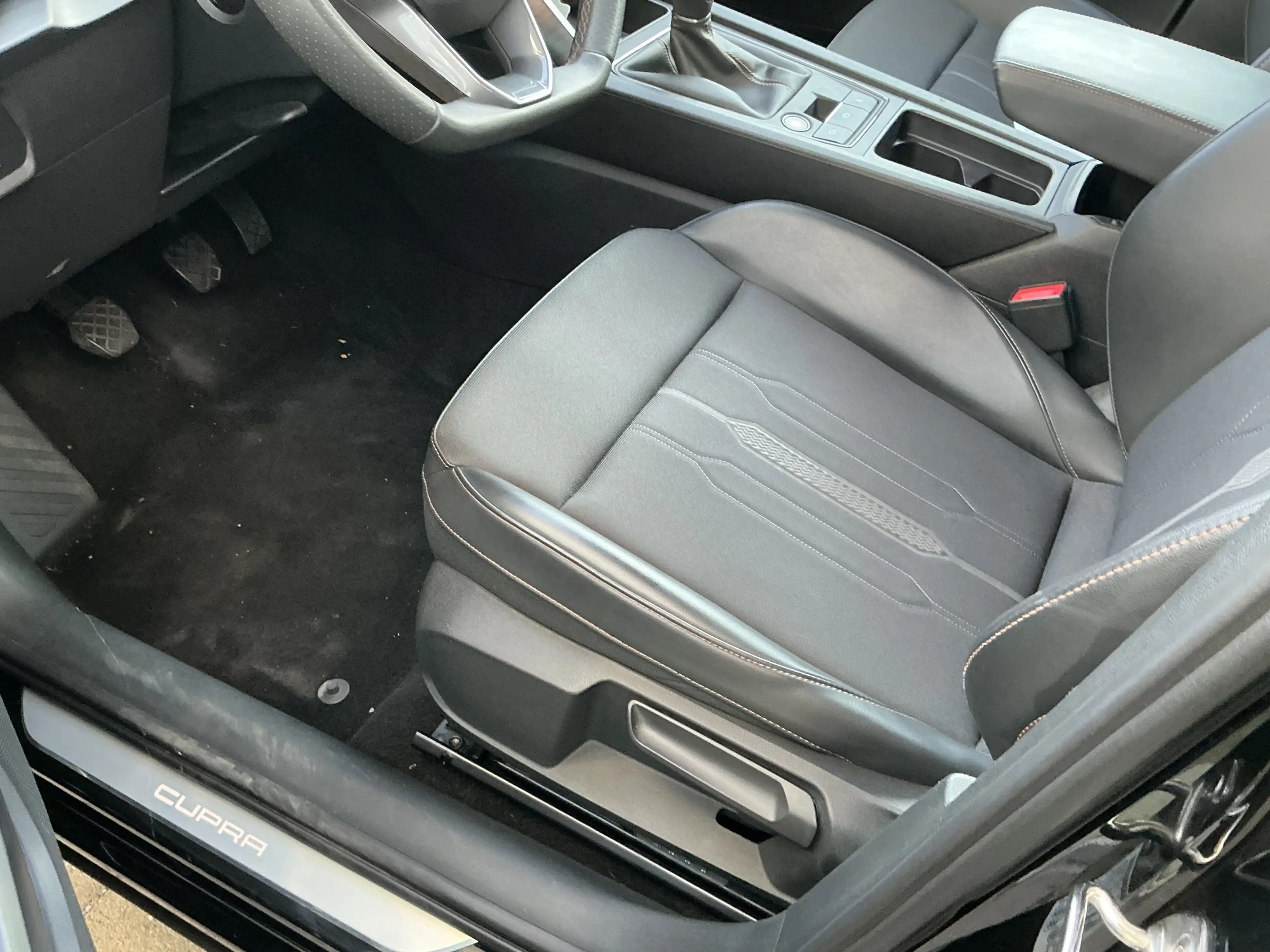 CUPRA Formentor Teil-Leder Sportsitze dig.Cockpit ACC — photo 7