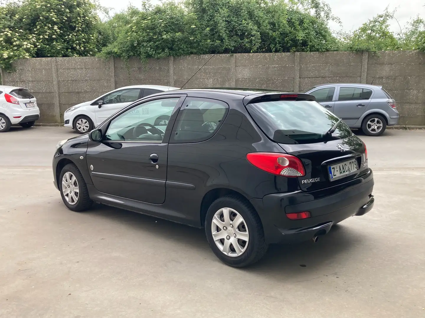 Peugeot 207 1.4 benzine 2013 met 124000km*airco*garantie*EURO5 Noir - 1