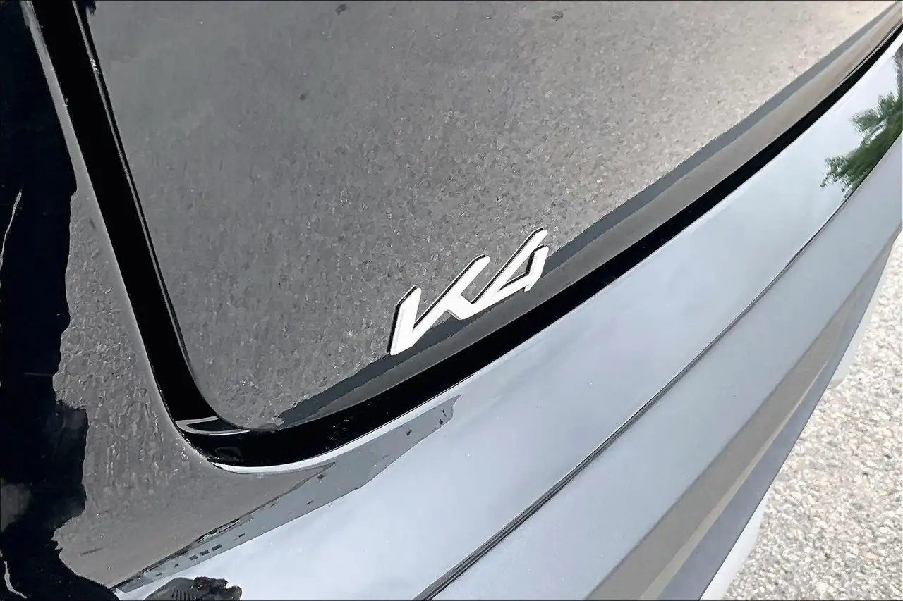 Kia K4 снимка Kia K4