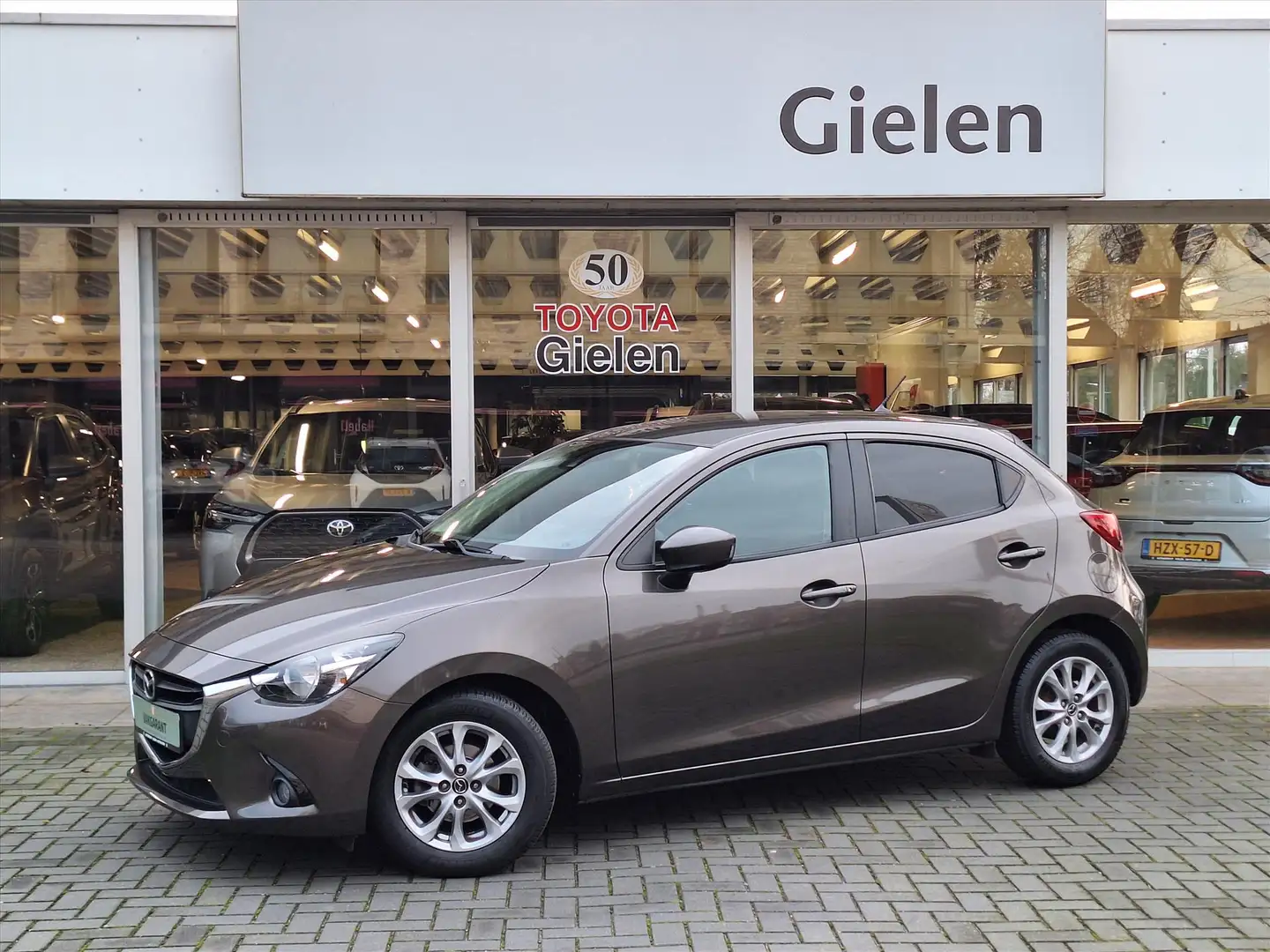 Mazda 2 1.5 SKYACTIV-G 90PK Intro Edition | Navigatie, Cru Braun - 1