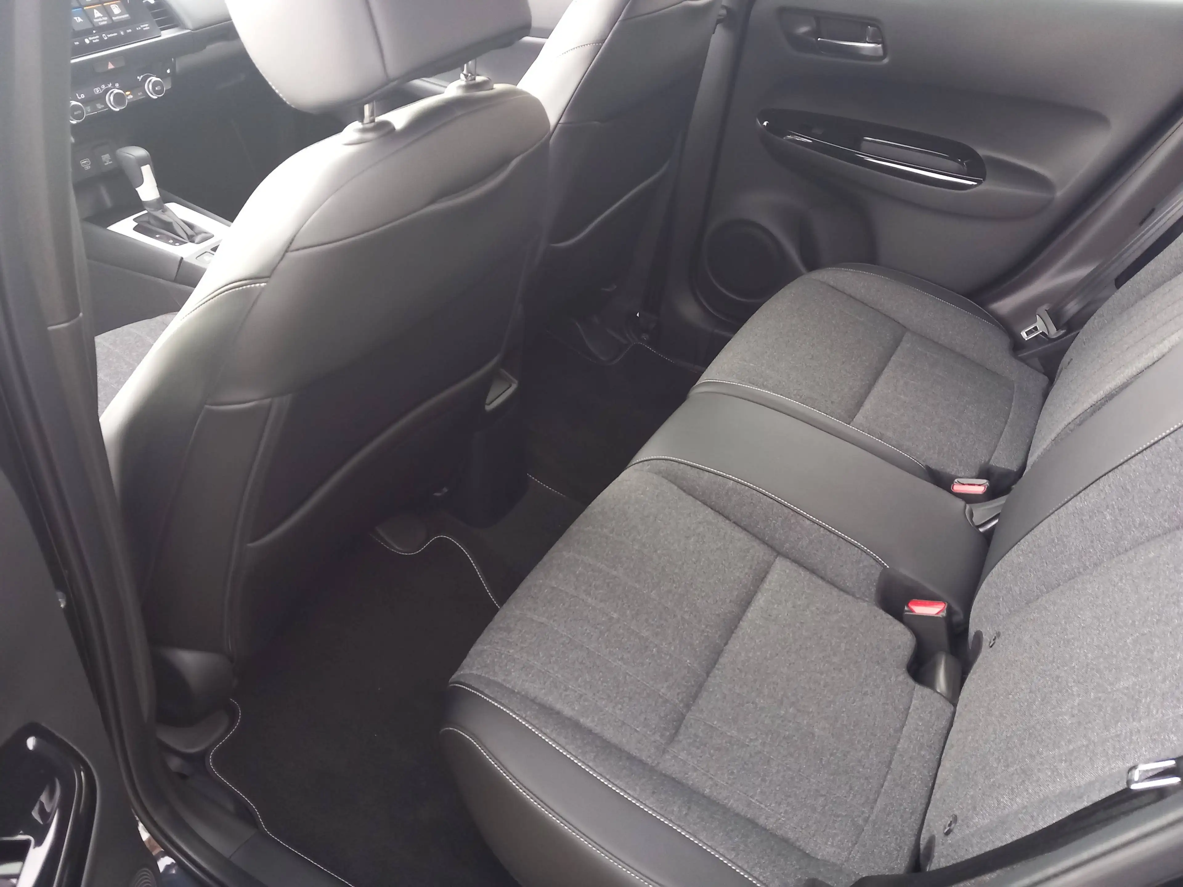 Honda Jazz 1.5 i-MMD Hybrid Elegance — photo 12