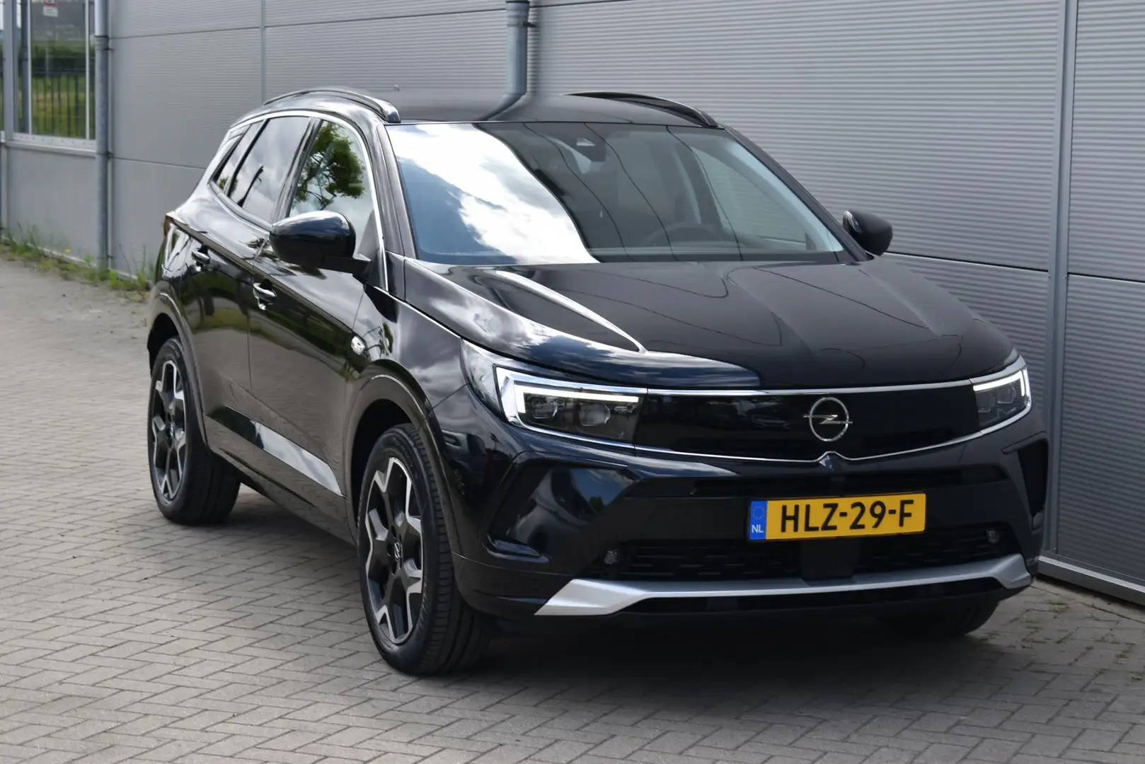 Opel Grandland 1.2 Turbo Ultimate NAVI / CAMERA / LED Zwart - 2