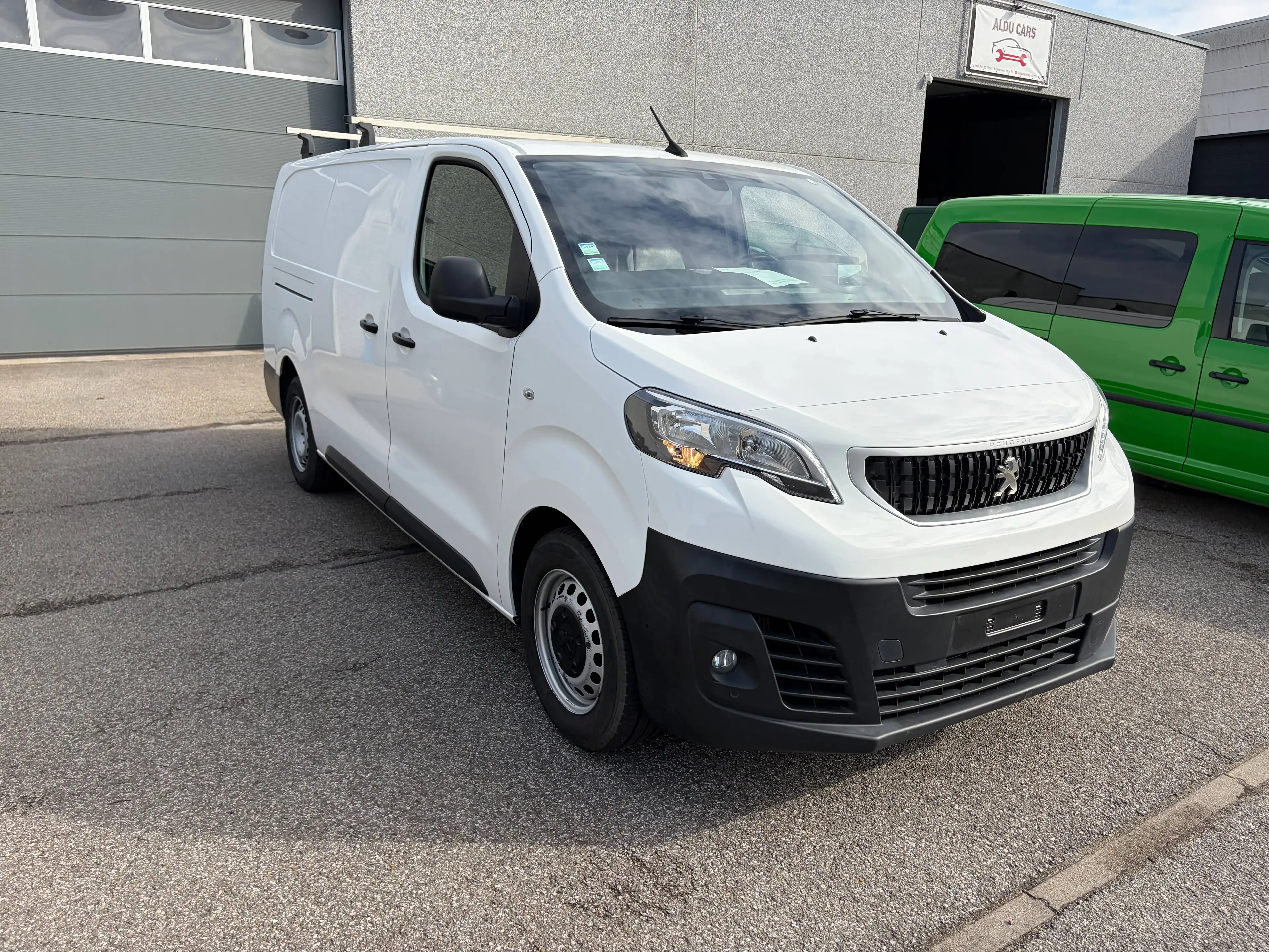 Peugeot Expert 2.0 BlueHDi L3 Long Premium S — photo 10