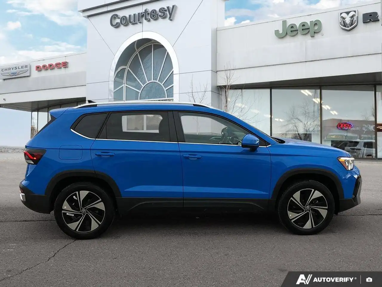 Volkswagen Taos снимка Volkswagen Taos