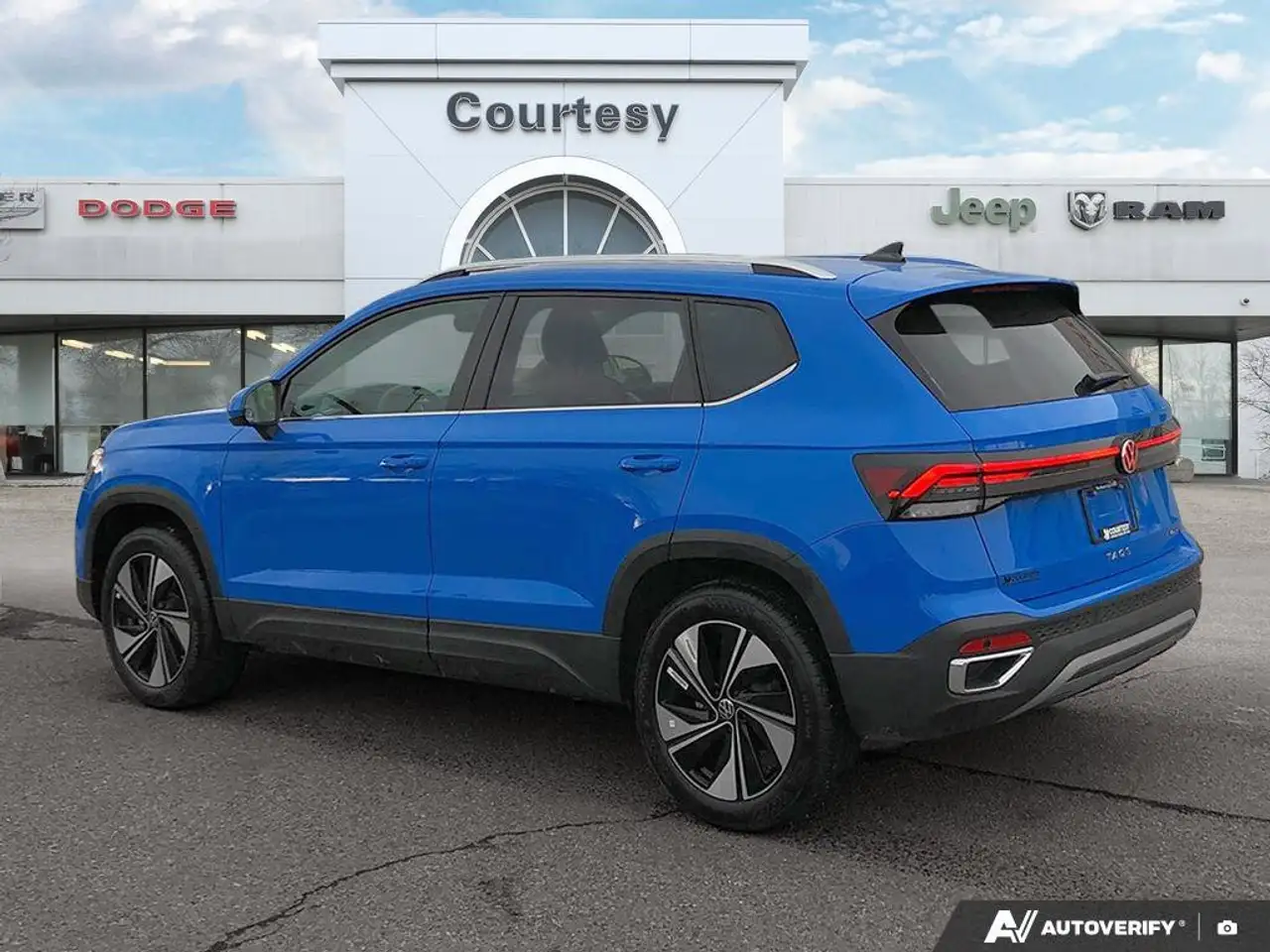 Volkswagen Taos снимка Volkswagen Taos