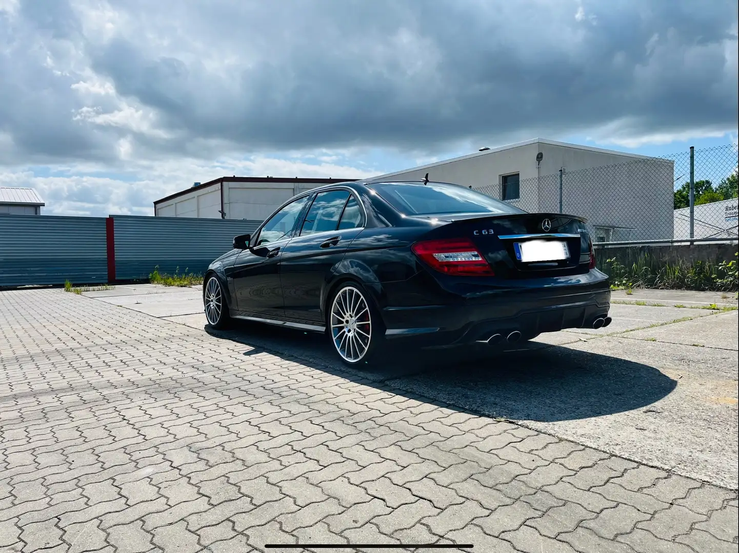 Mercedes-Benz C 63 AMG C 63 AMG AMG SPEEDSHIFT MCT AMG Performance Packag crna - 2
