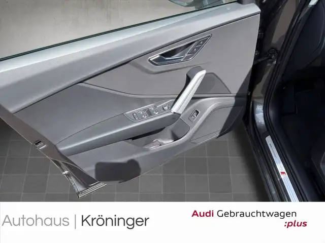 Audi Q2 view 8