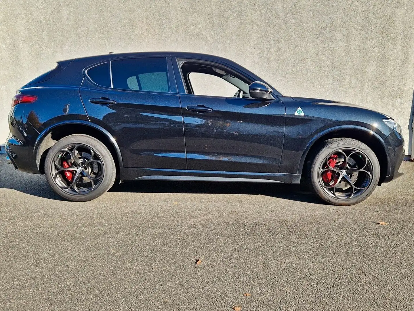 Alfa Romeo Stelvio Quadrifoglio Q4, 1. Hand, MwST. Schwarz - 2
