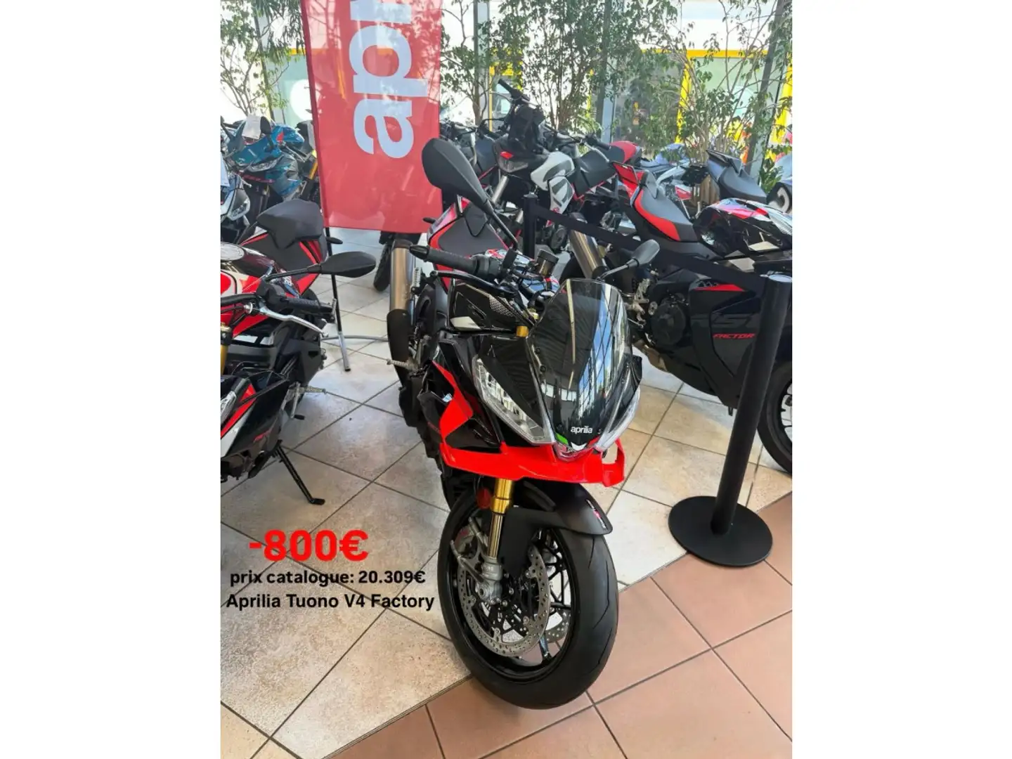 Aprilia Tuono 1100 V4 Factory - 1