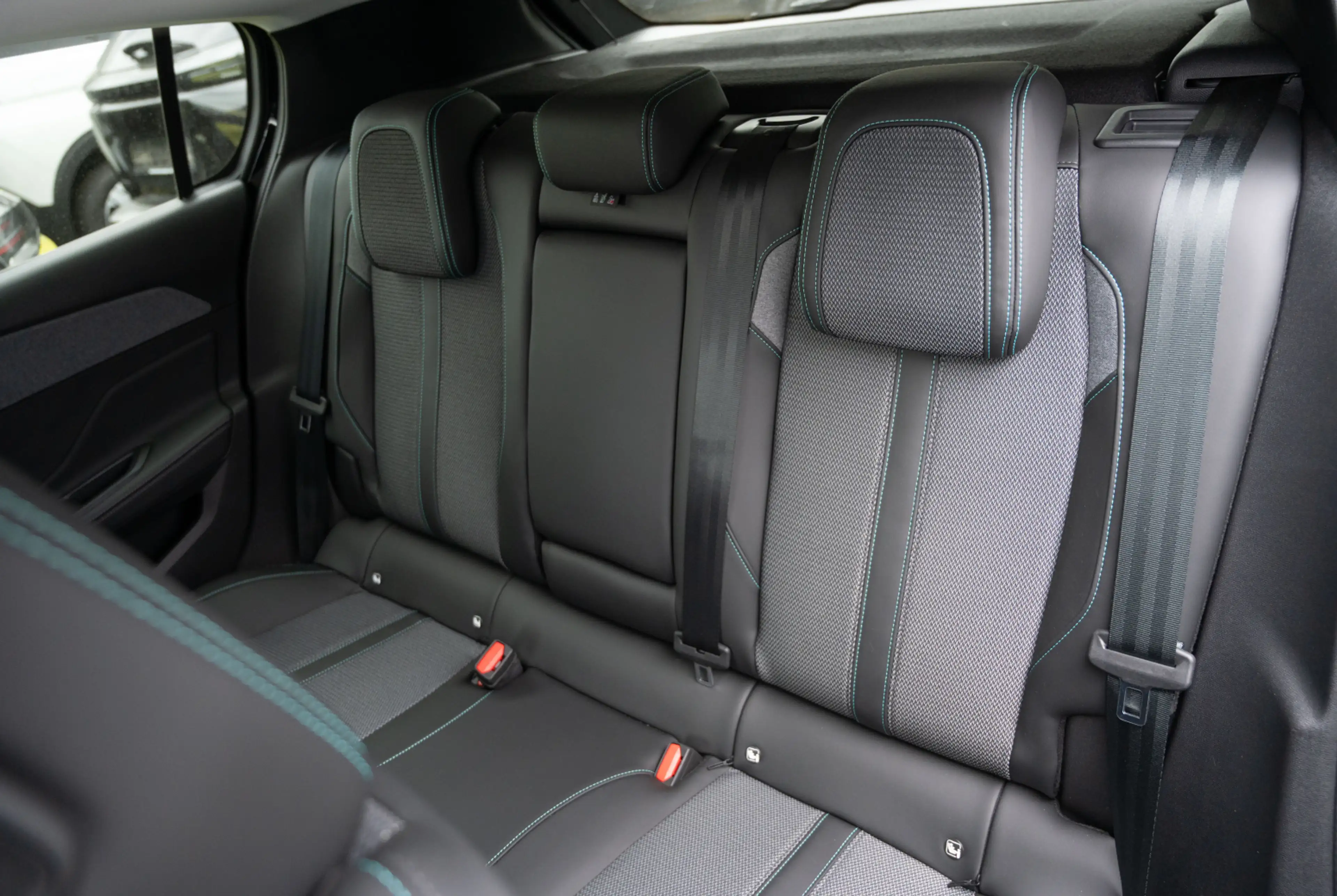 Peugeot 308 Allure PureTech 130 EAT8 *KOMFORT-PAKET*WINTER-PAKET* — photo 6