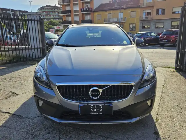 Volvo V40 Cross Country view 2