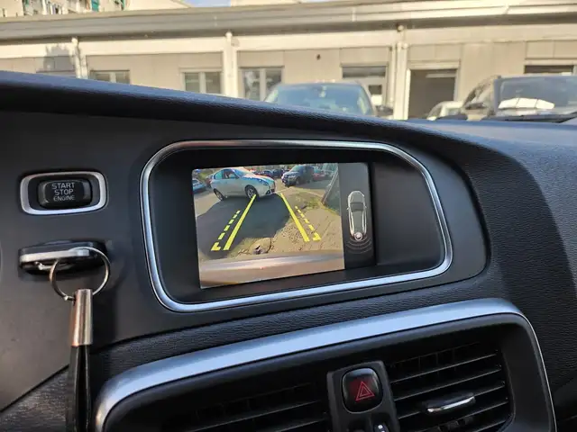Volvo V40 Cross Country view 15