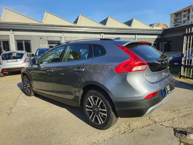 Volvo V40 Cross Country view 5