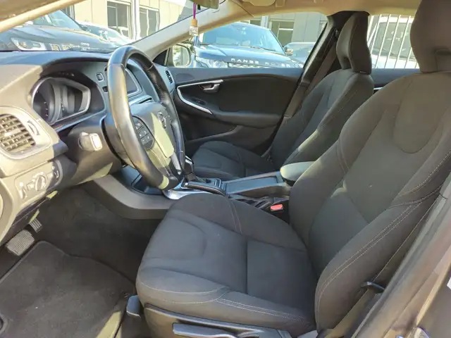 Volvo V40 Cross Country view 7