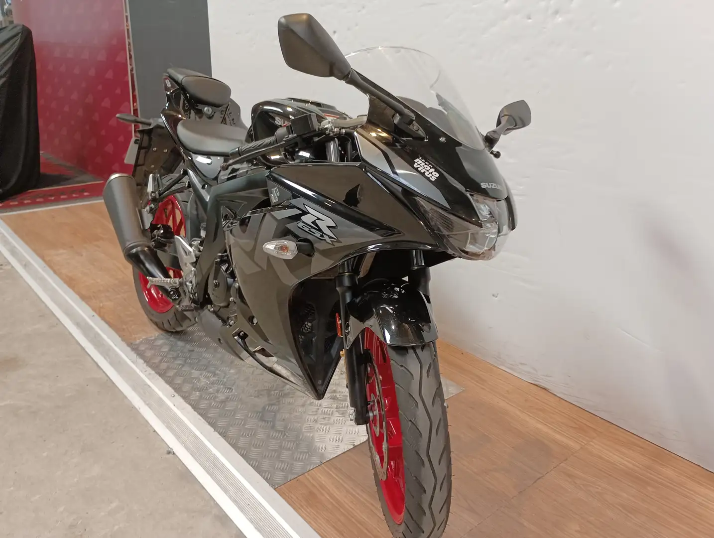Suzuki GSX-R 125 Negru - 2