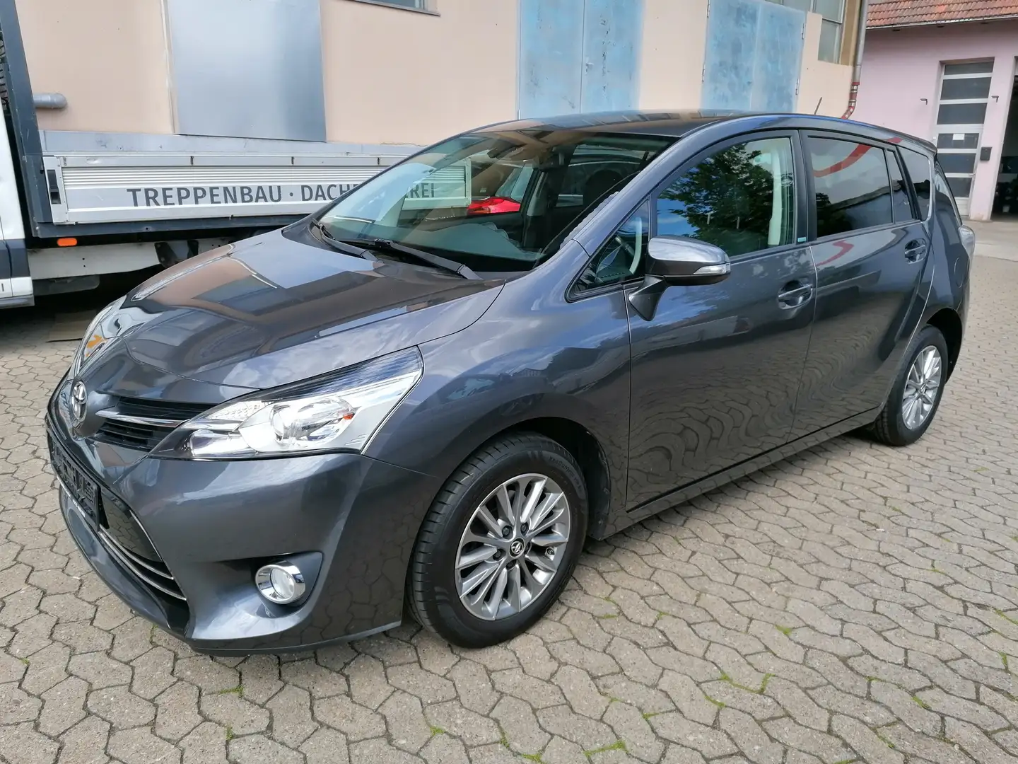Toyota Verso 1.8 7-Sitzer Edition S / Euro 6 /  Automatik Grau - 2