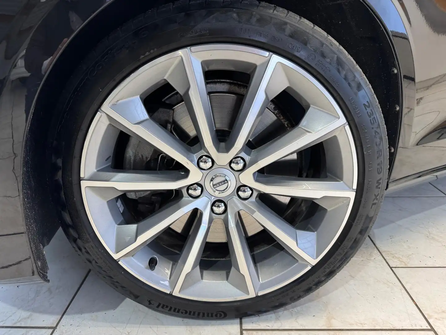 Volvo V60 Momentum - AHK/LED/Leder/Kamera/ACC Zwart - 2