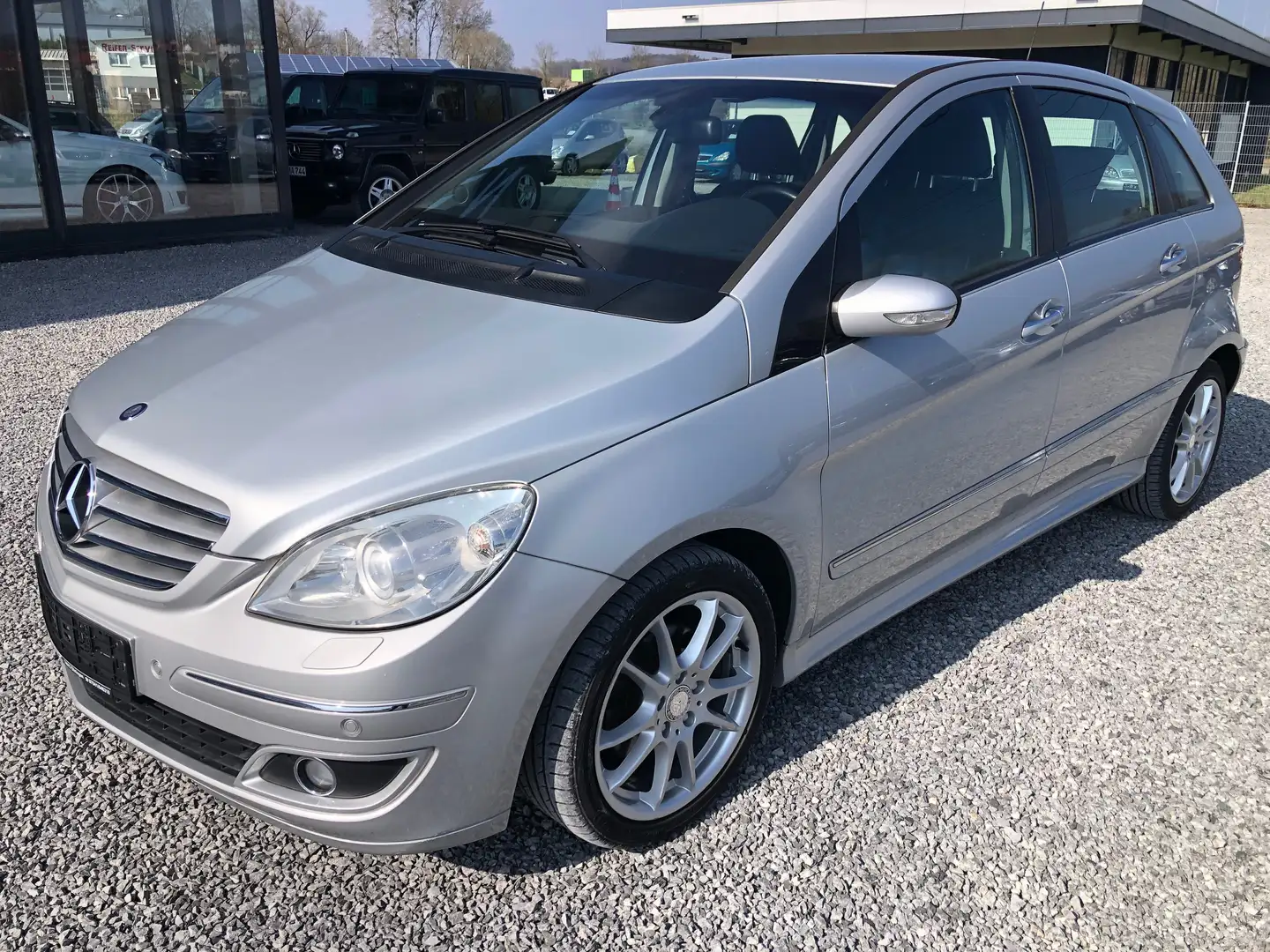 Mercedes-Benz B 200 CDI Autotronic*AHK*Bi-Xenon*COMAND*EDW*PTS* Silber - 1