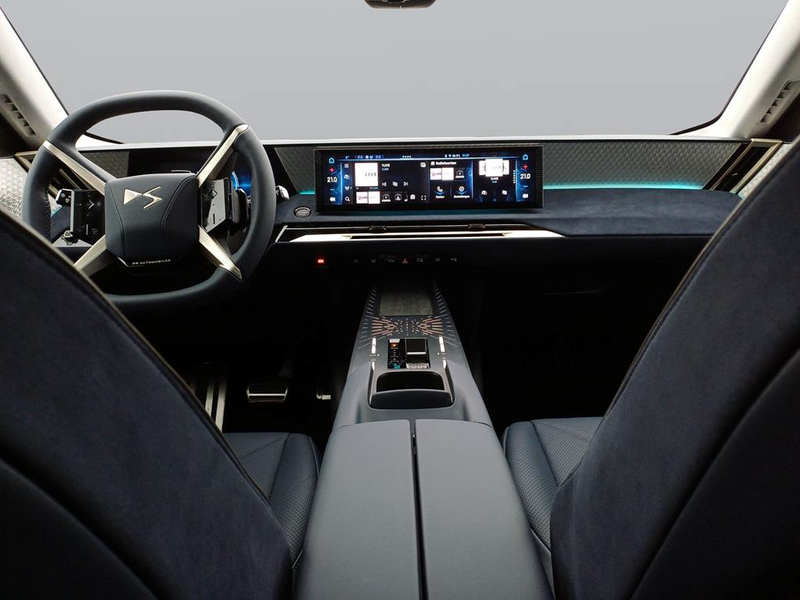 DS Automobiles N°8 Jules Verne FWD LONG RANGE 245 PS — photo 11