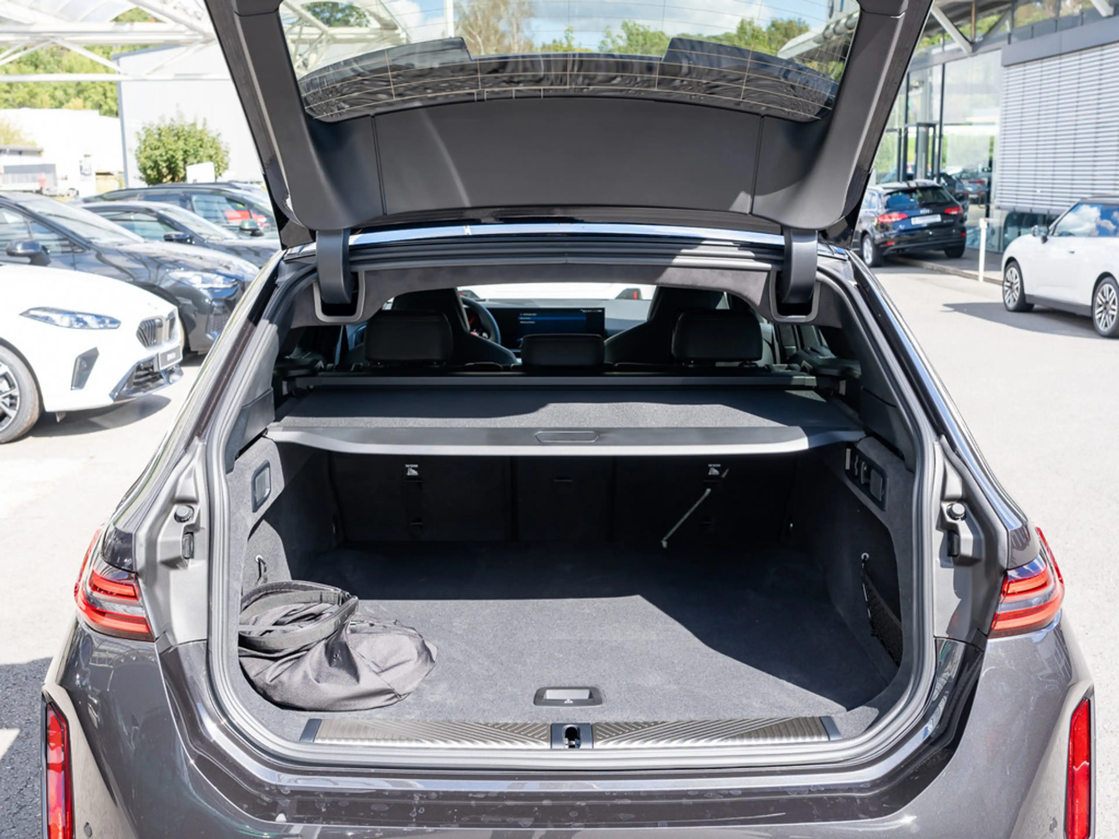 BMW M5 Touring Ultimate package 360° PANO LED ACC — photo 10