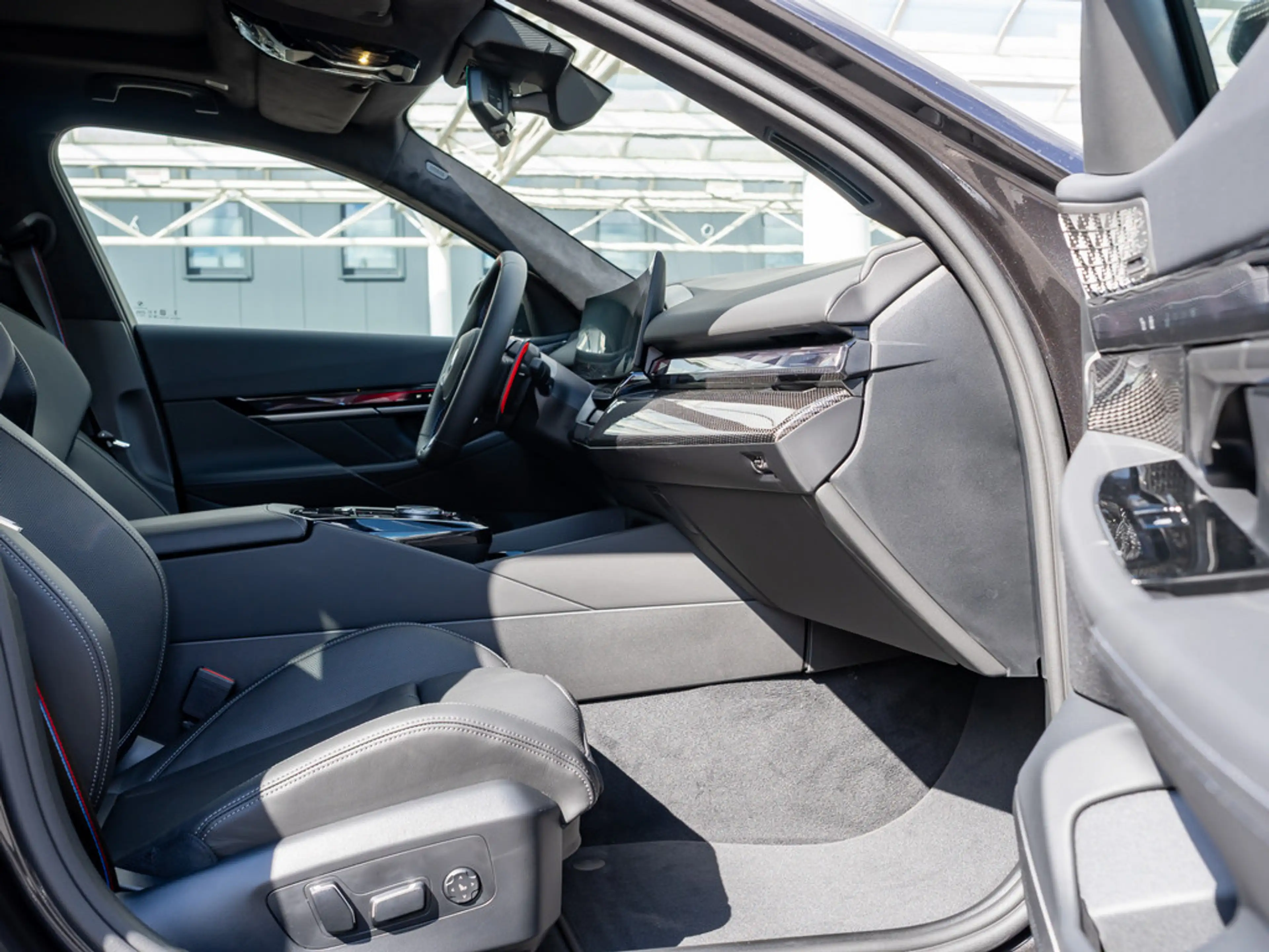 BMW M5 Touring Ultimate package 360° PANO LED ACC — photo 7