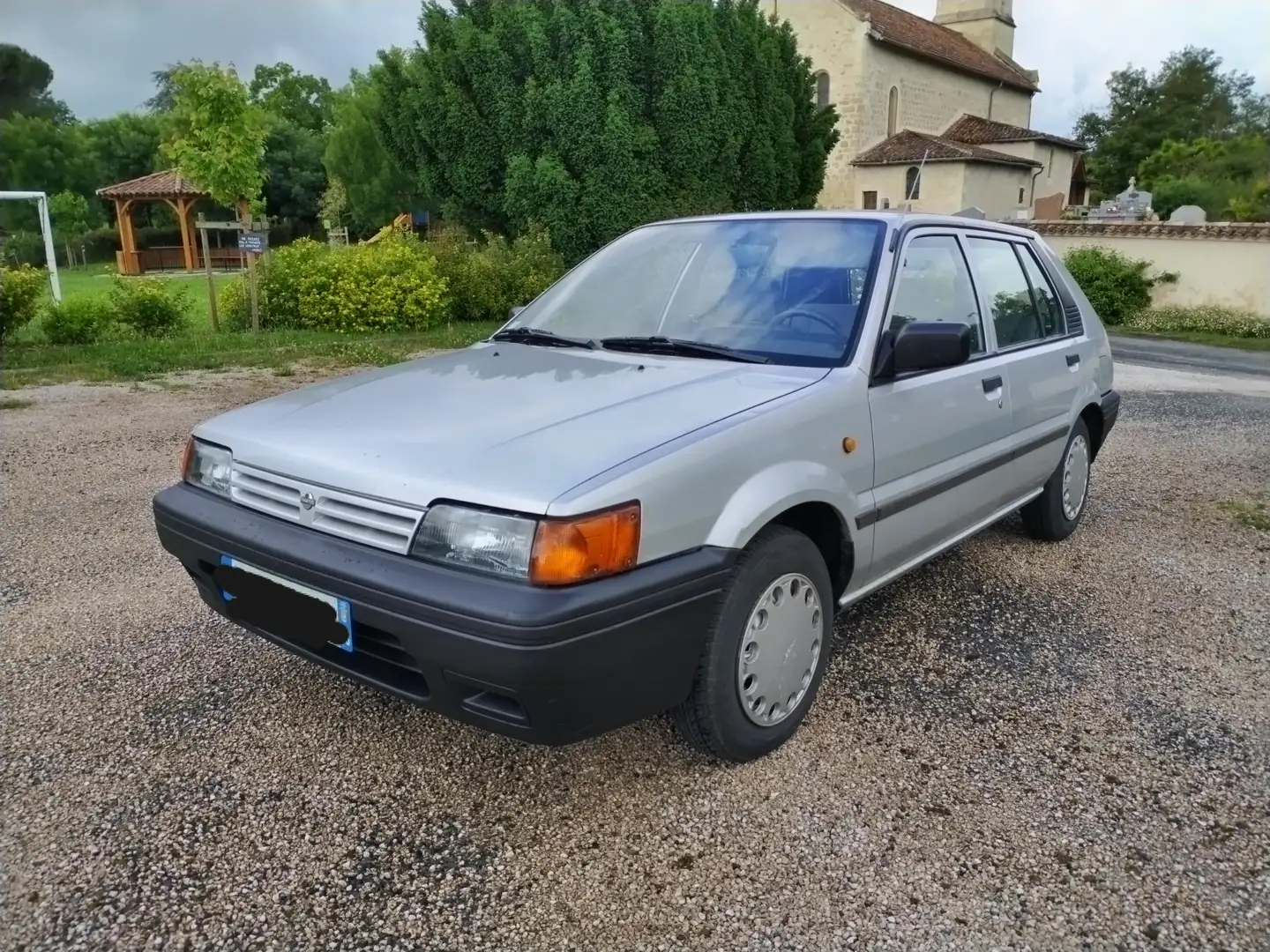 Nissan Sunny - 1