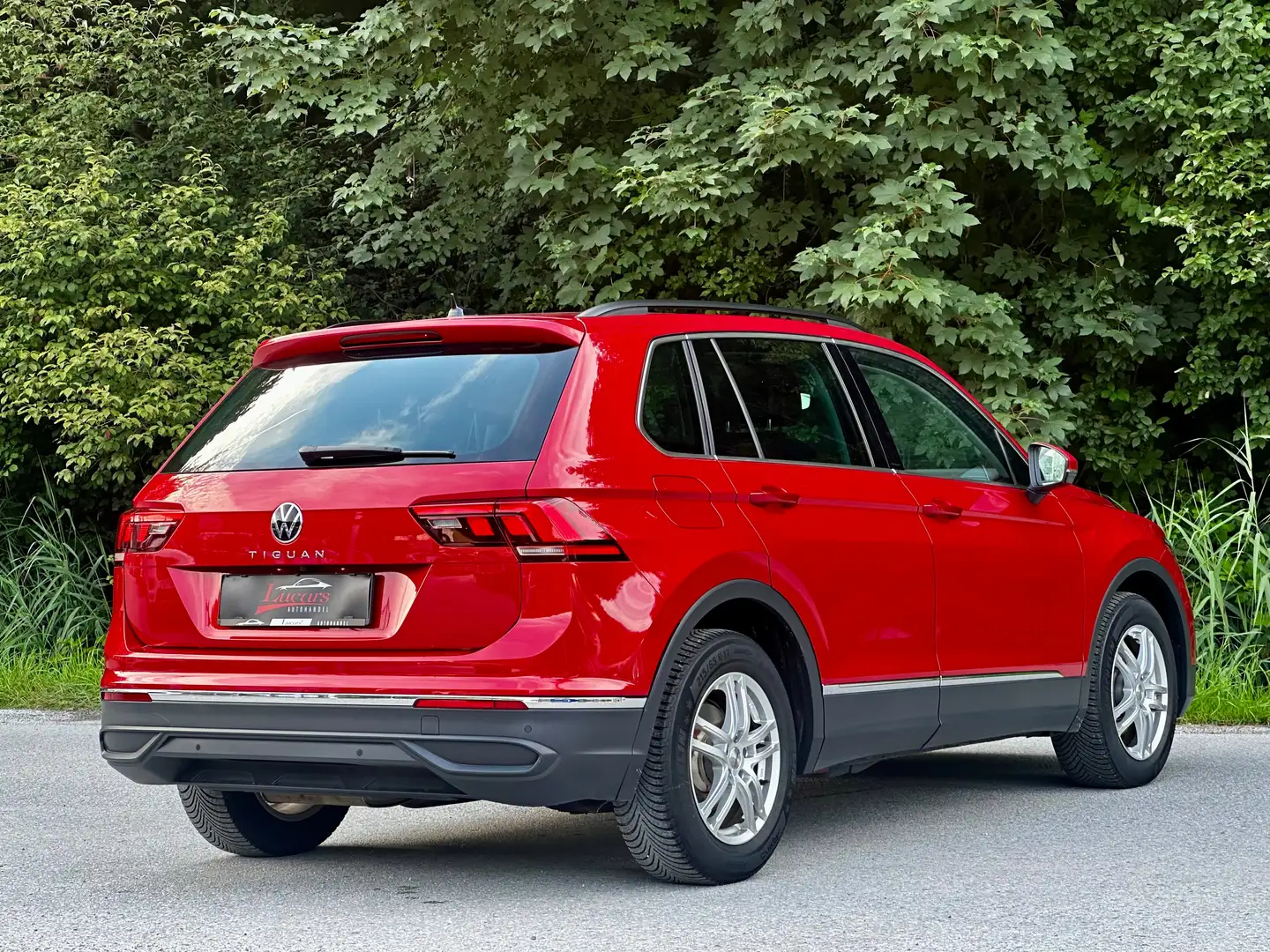 Volkswagen Tiguan Life MASSAGE*LED*RÜCKFAHRKAMERA*NAVI*APP* Rot - 2