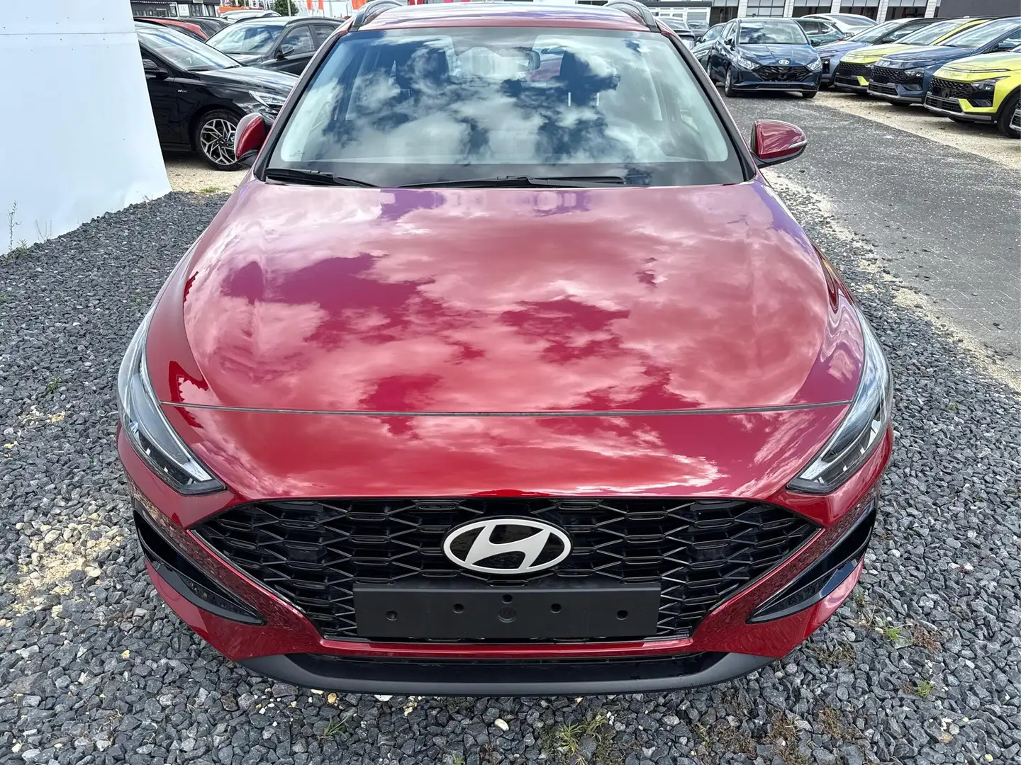 Hyundai i30 Kombi STYLE NAVI SHZ RFK PDC v+h 1.5 MPI 70,6kW... Rojo - 2