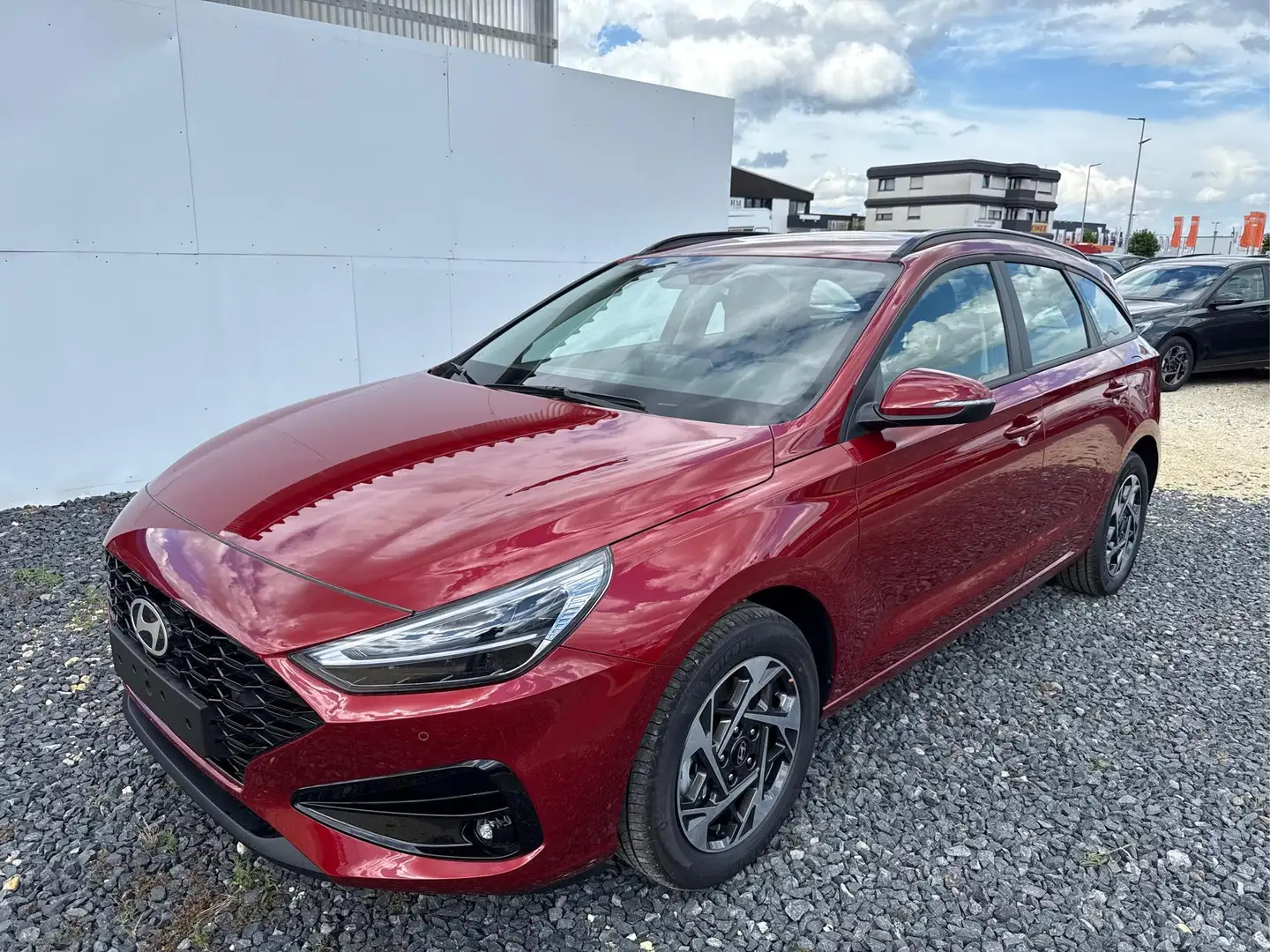 Hyundai i30 Kombi STYLE NAVI SHZ RFK PDC v+h 1.5 MPI 70,6kW... Rojo - 1