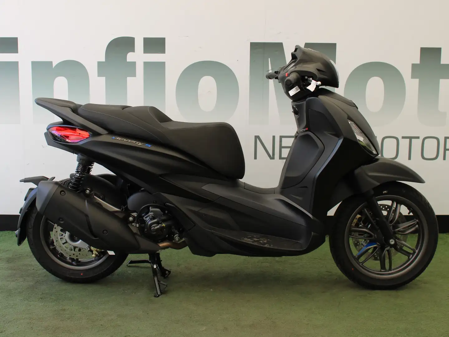 Piaggio Beverly 300 S - 1