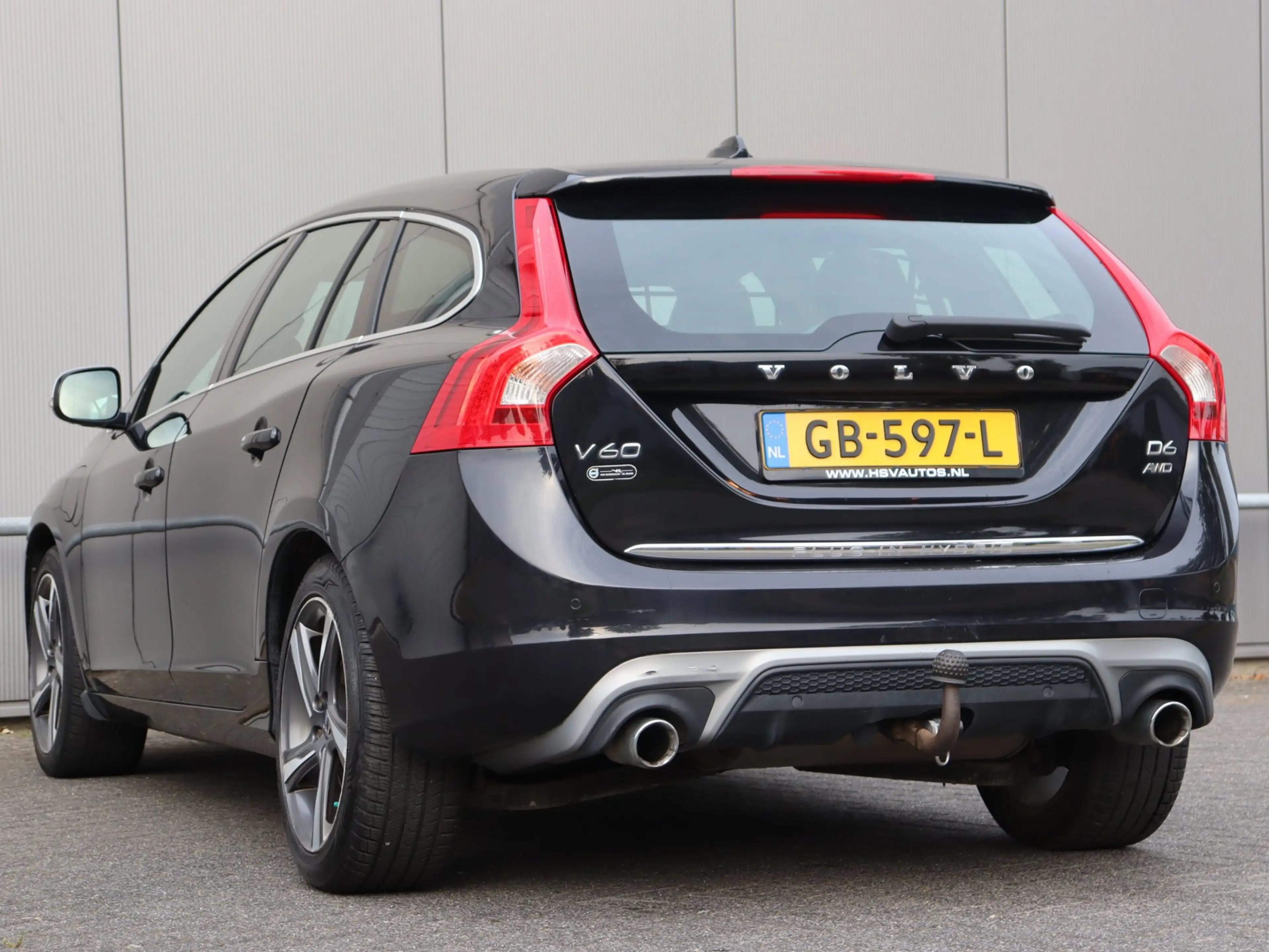 Volvo V60 2.4 D6 AWD Plug-In Hybrid R-Design — photo 9