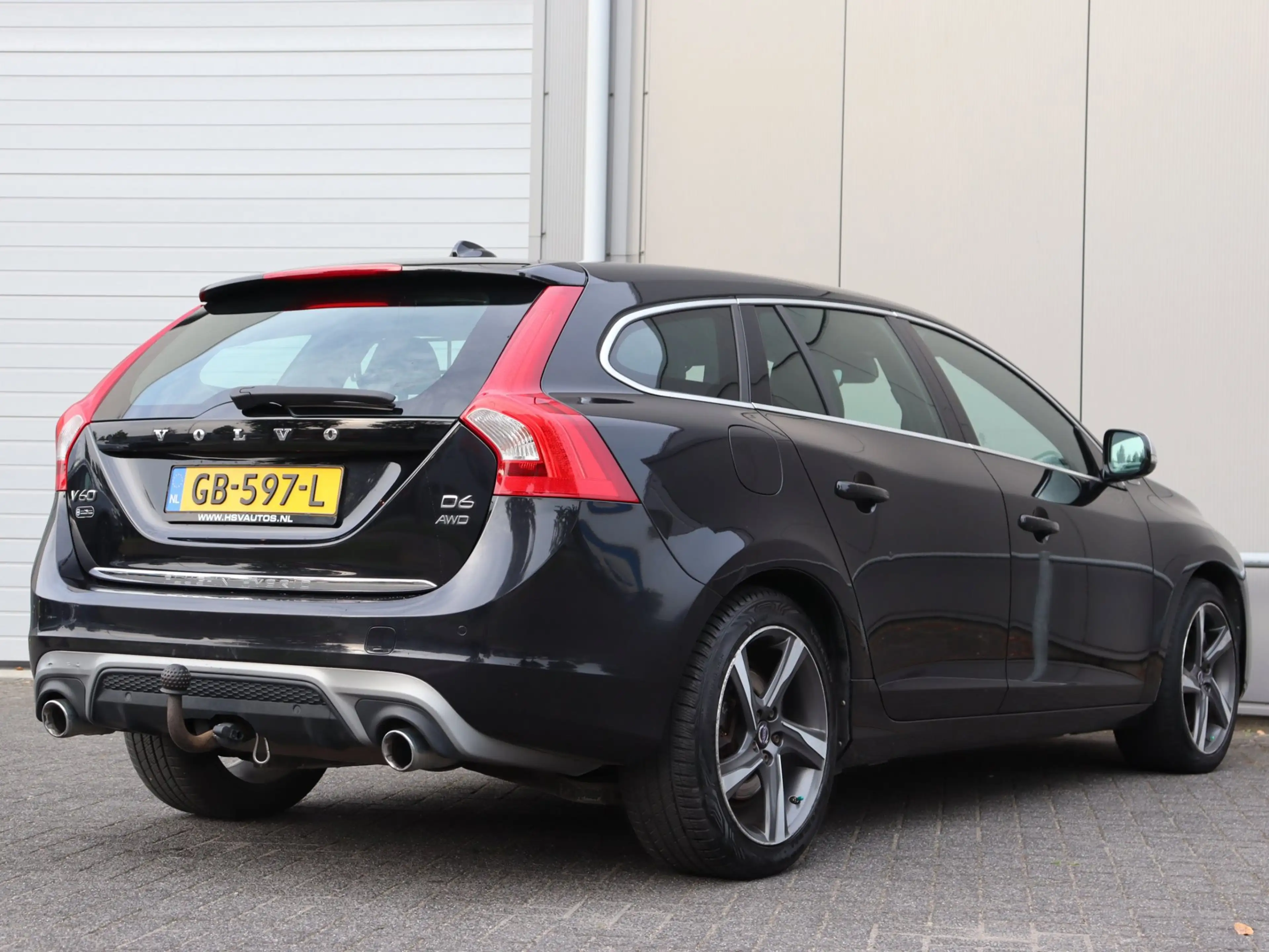 Volvo V60 2.4 D6 AWD Plug-In Hybrid R-Design — photo 10