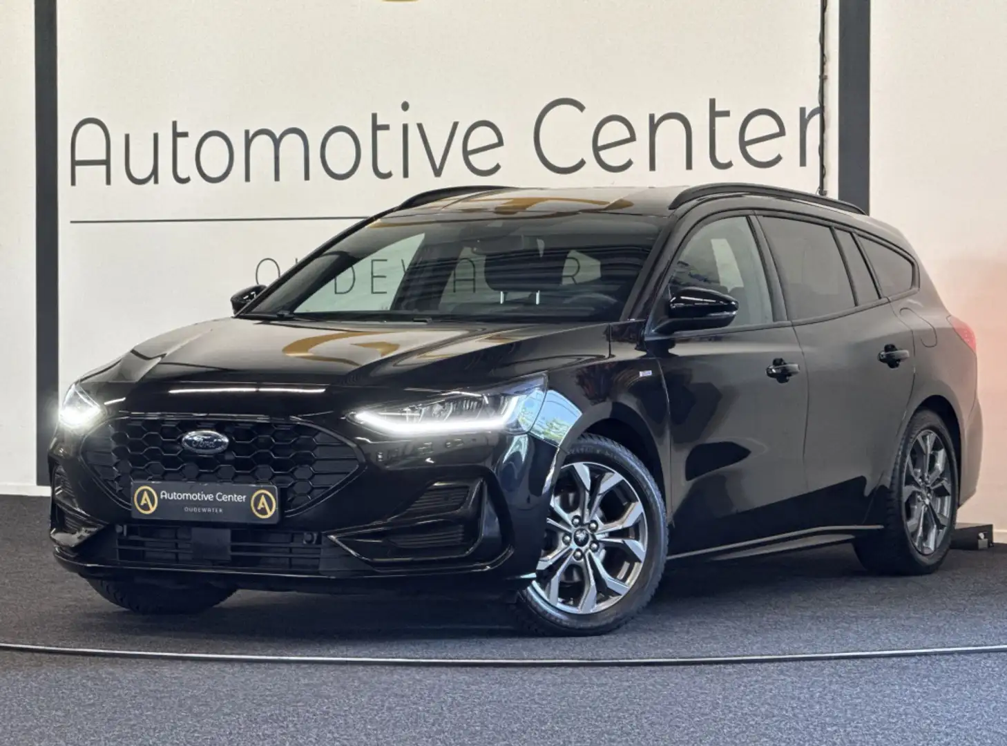 Ford Focus Wagon 1.0 EcoB. ST Line X | MHEV | WINTER-PACK | C Zwart - 1