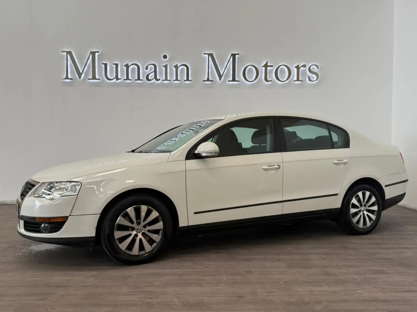 Volkswagen Passat 2.0TDI CR Edition Plus 110 Wit - 1